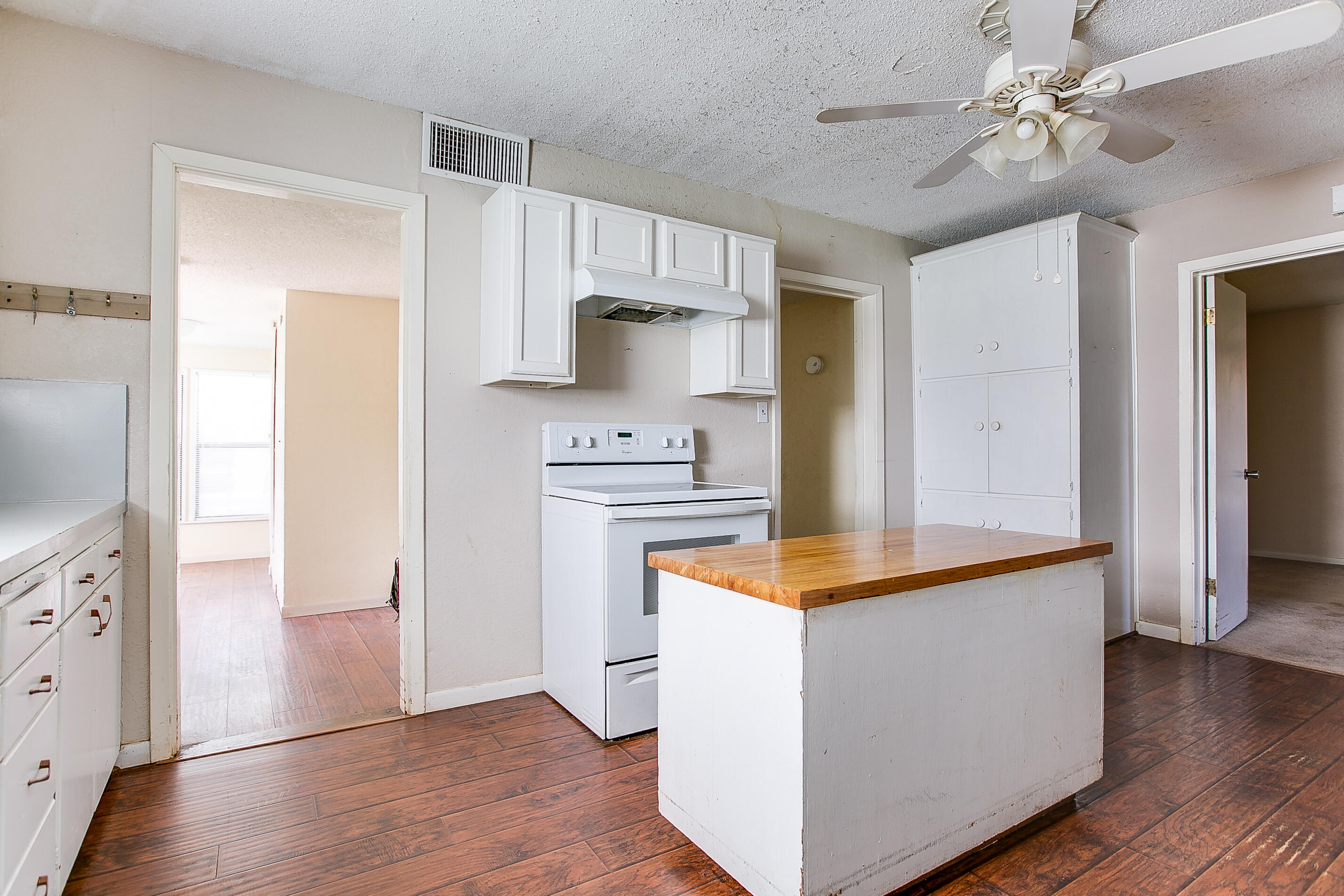 301 S Washington Street Property Photo 12
