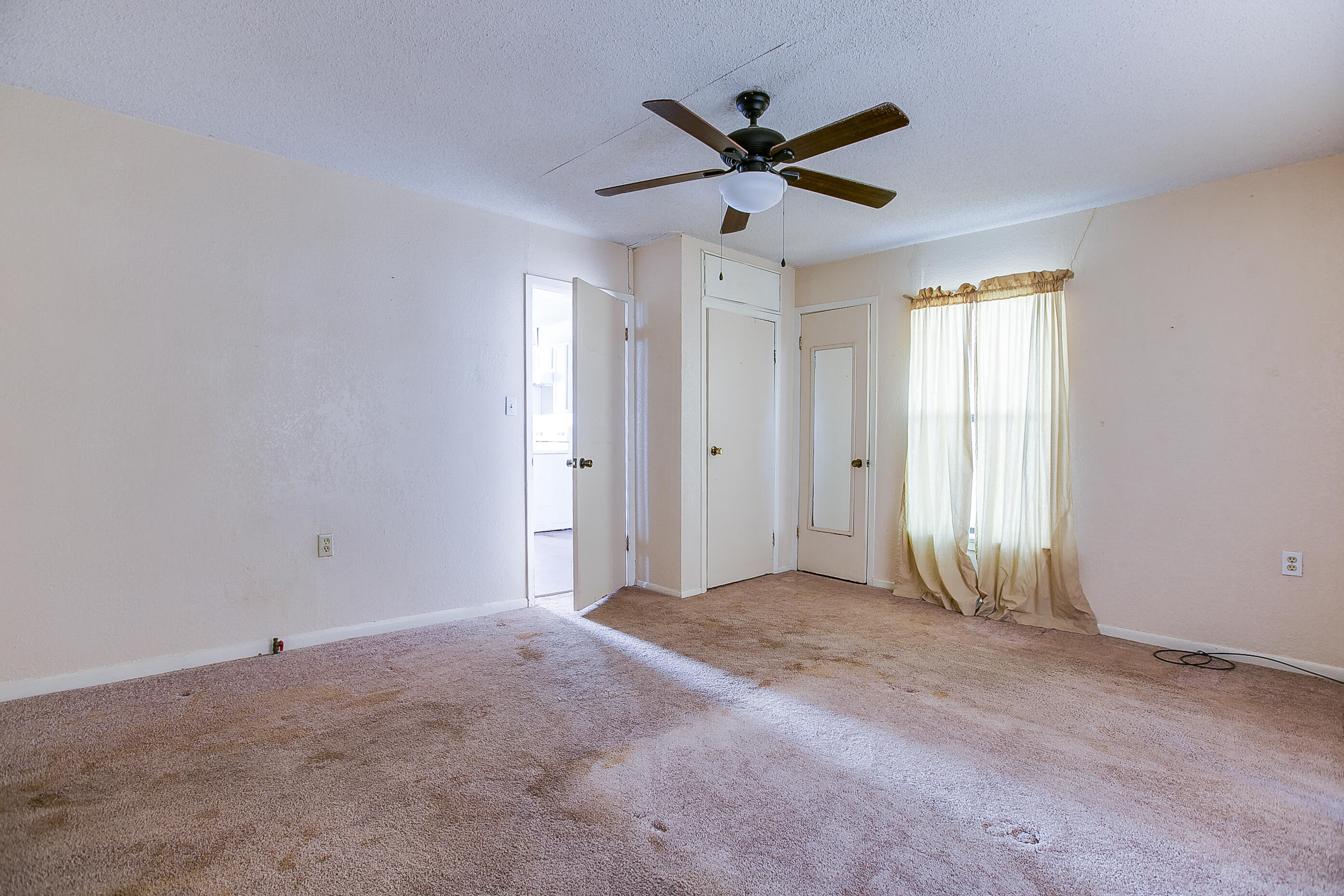 301 S Washington Street Property Photo 15