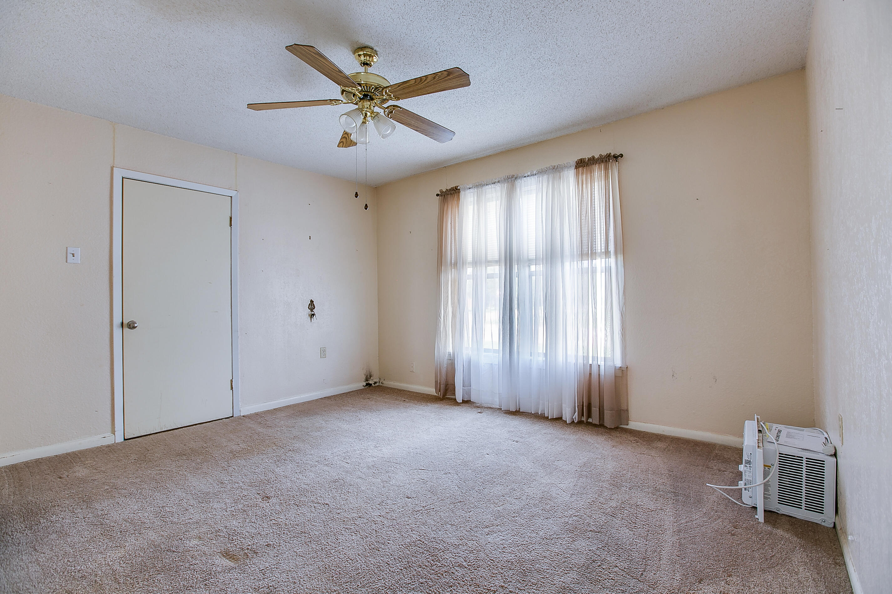 301 S Washington Street Property Photo 17