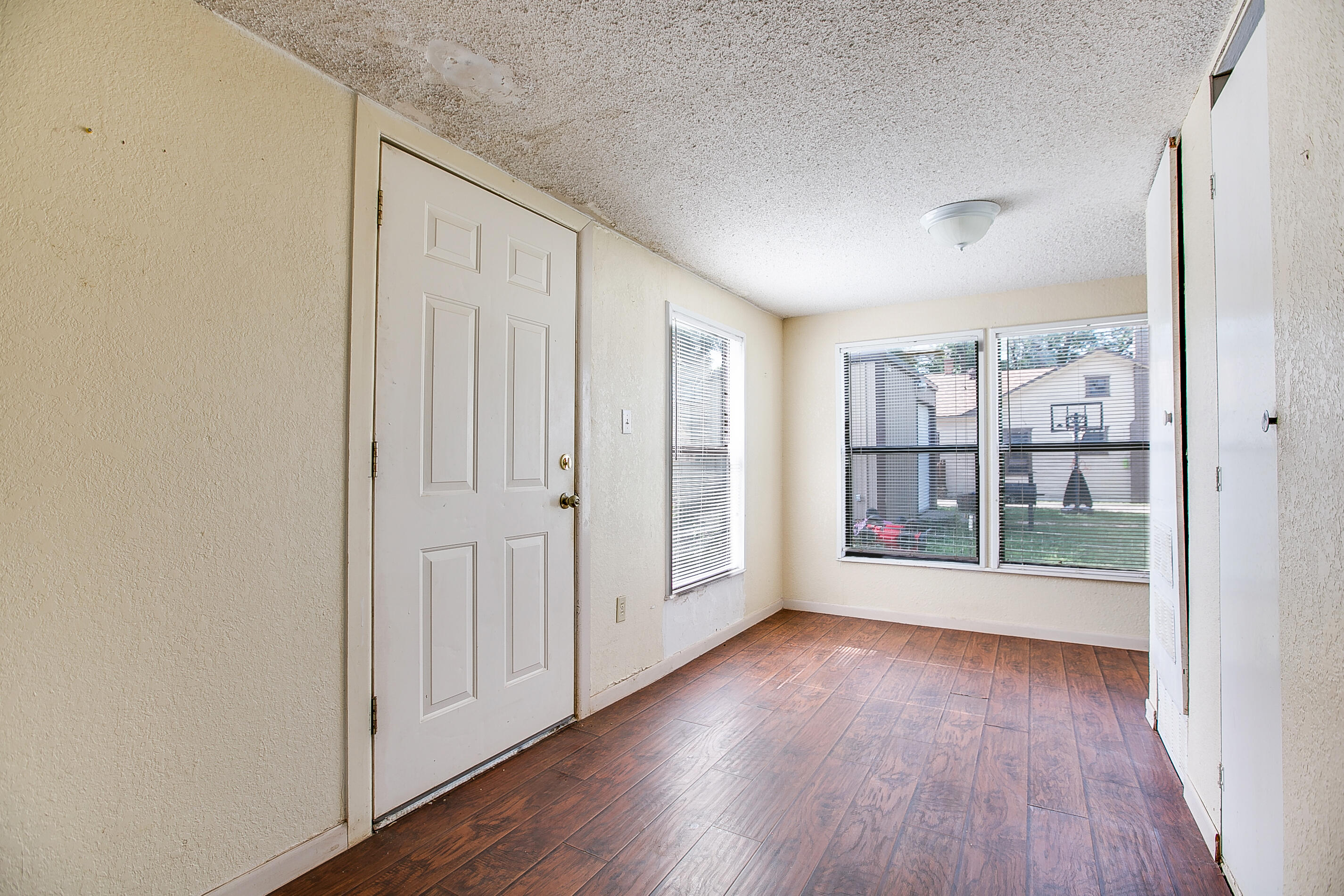 301 S Washington Street Property Photo 20