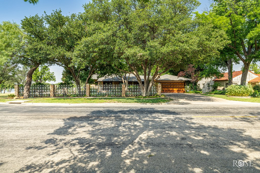 1703 Christoval Road Property Photo 2