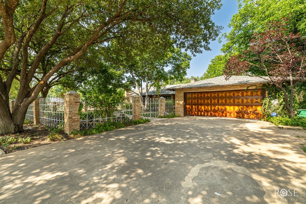 1703 Christoval Road Property Photo 3