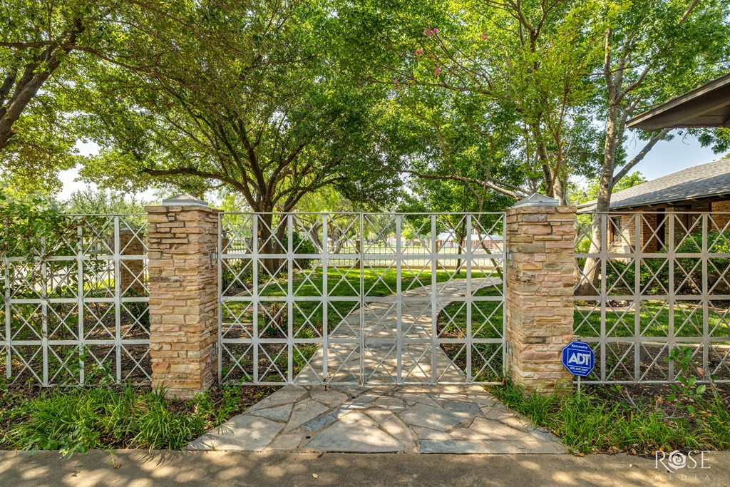1703 Christoval Road Property Photo 4