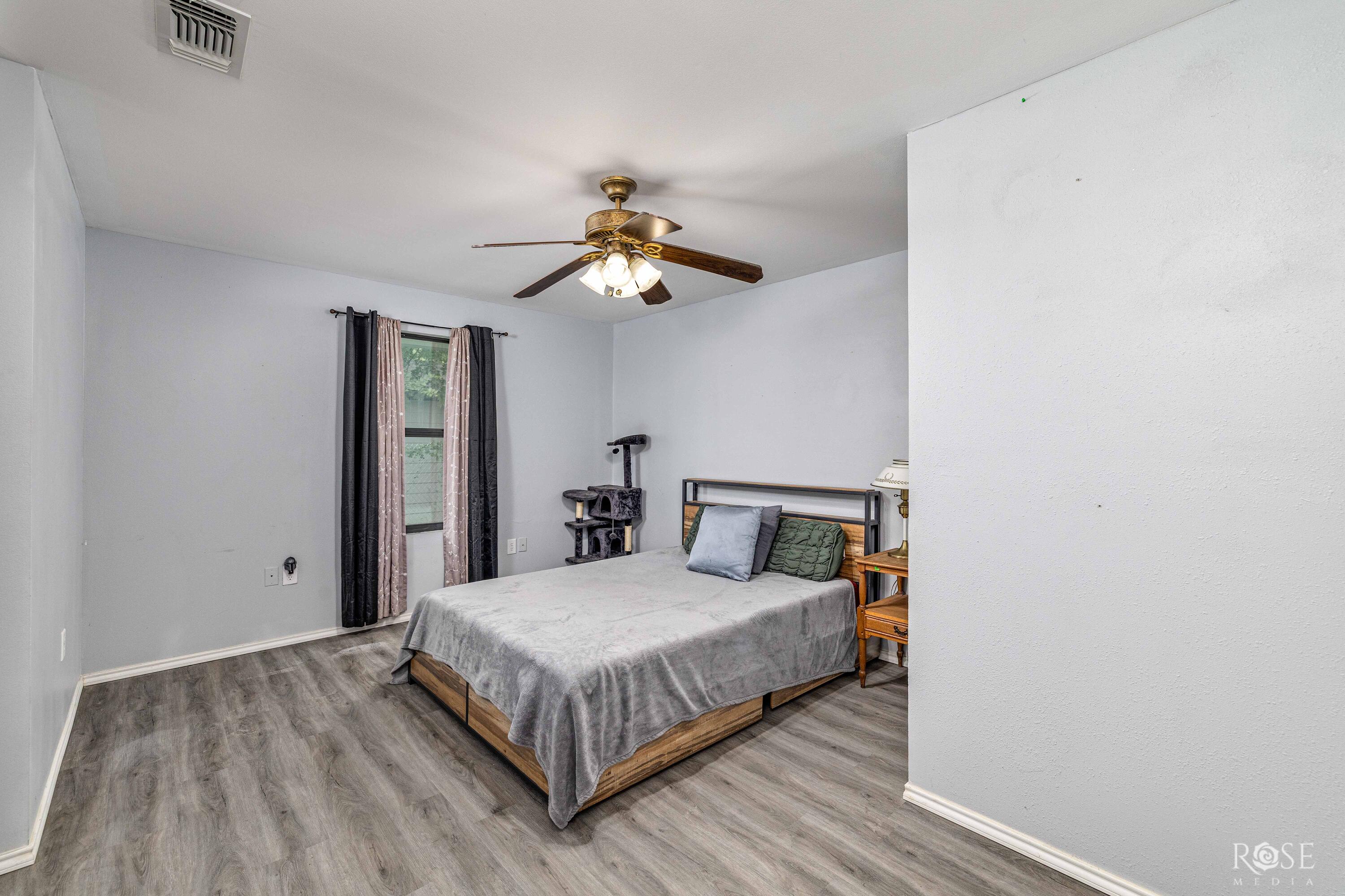 57 W 34th Street Property Photo 15