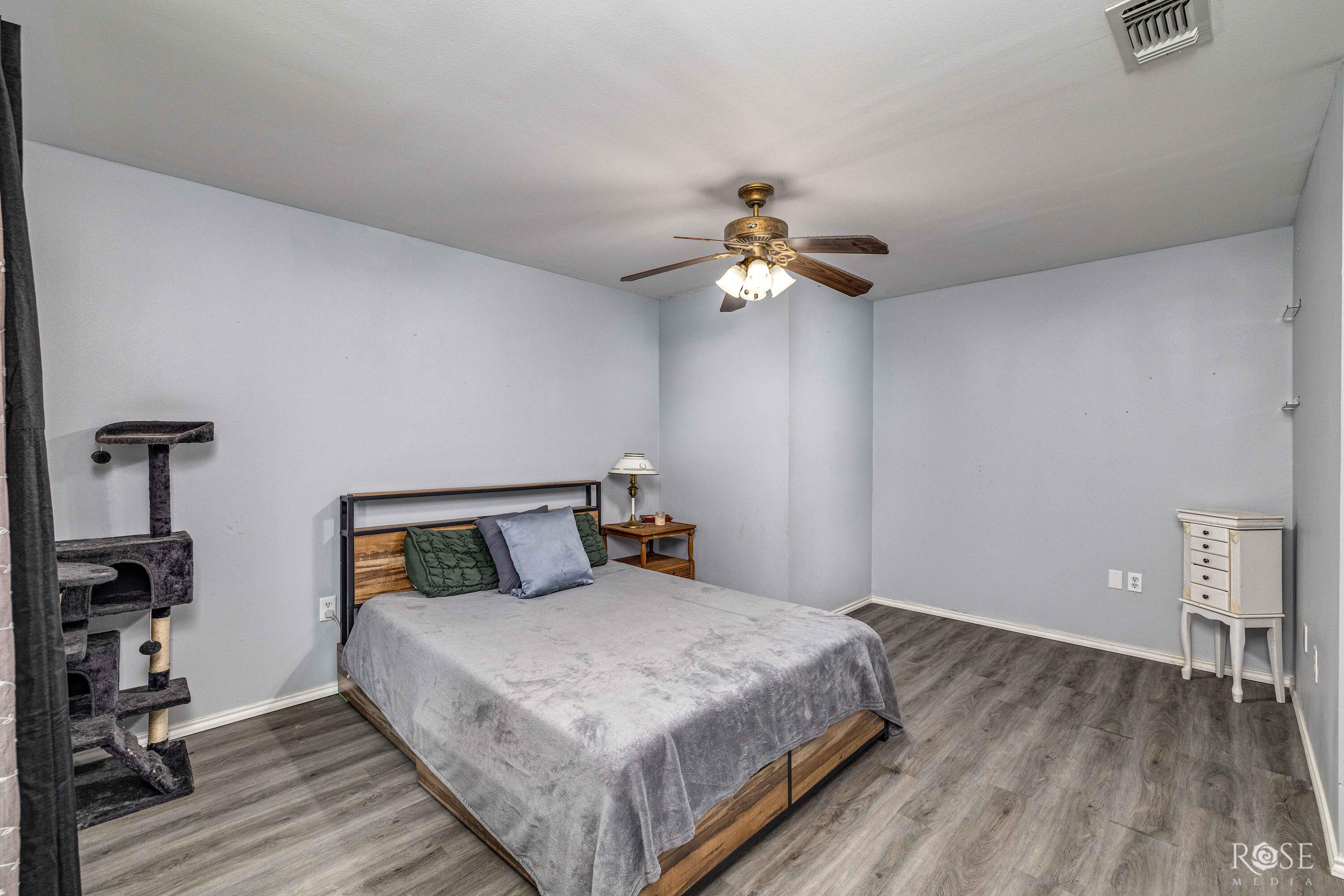 57 W 34th Street Property Photo 16