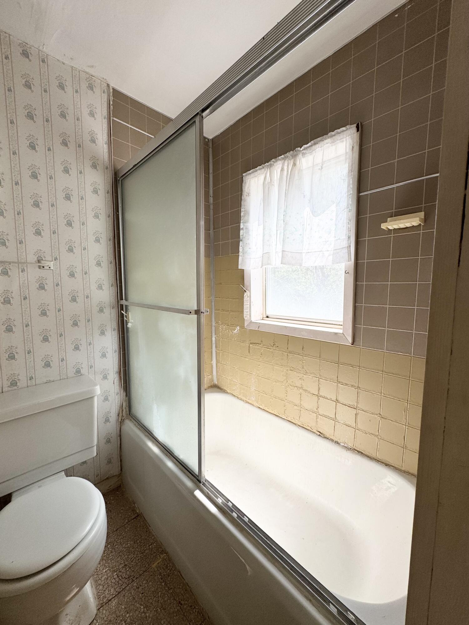 22 S Malone Street Property Photo 9