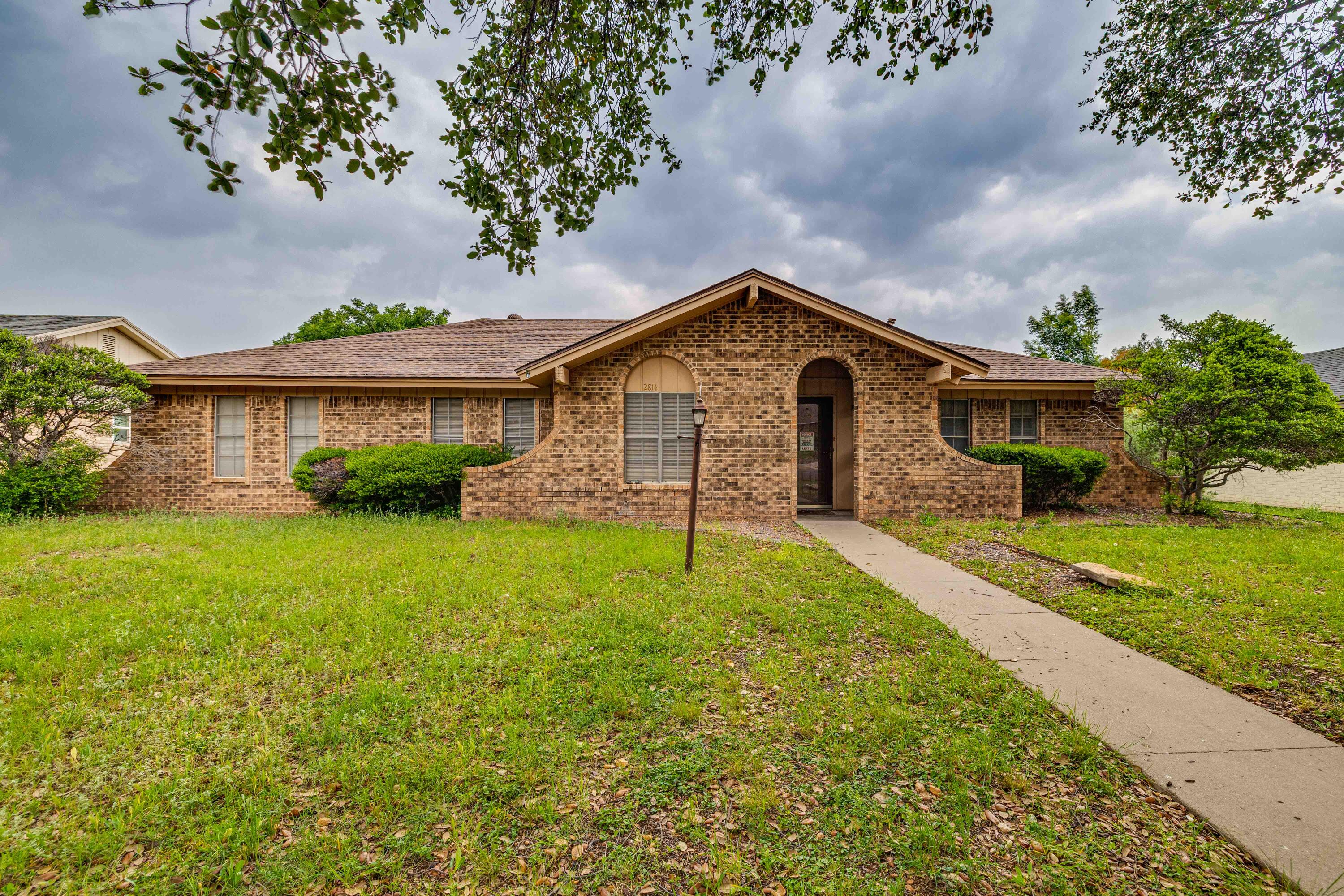 2814 Canyon Creek Drive Property Photo 2