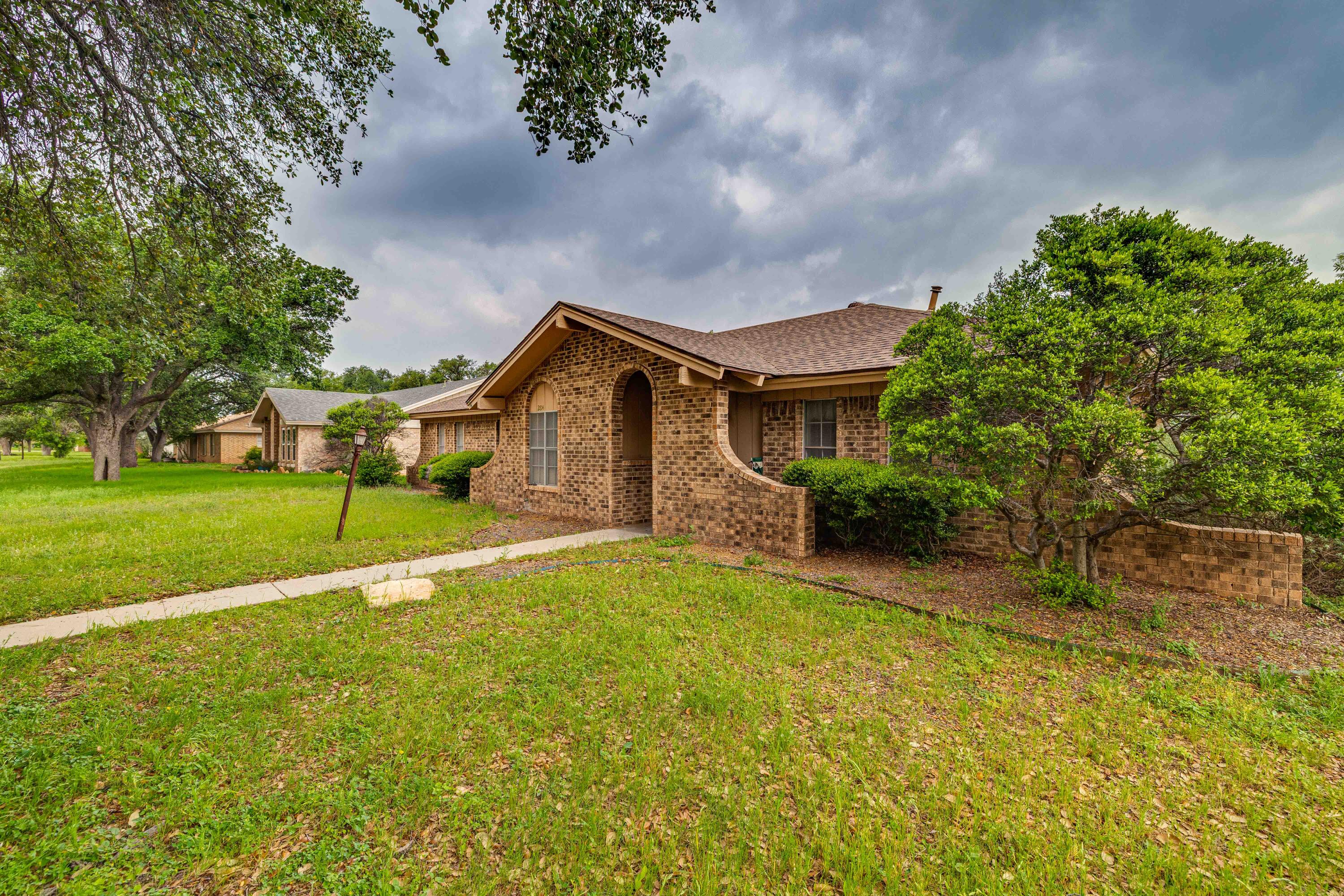 2814 Canyon Creek Drive Property Photo 3