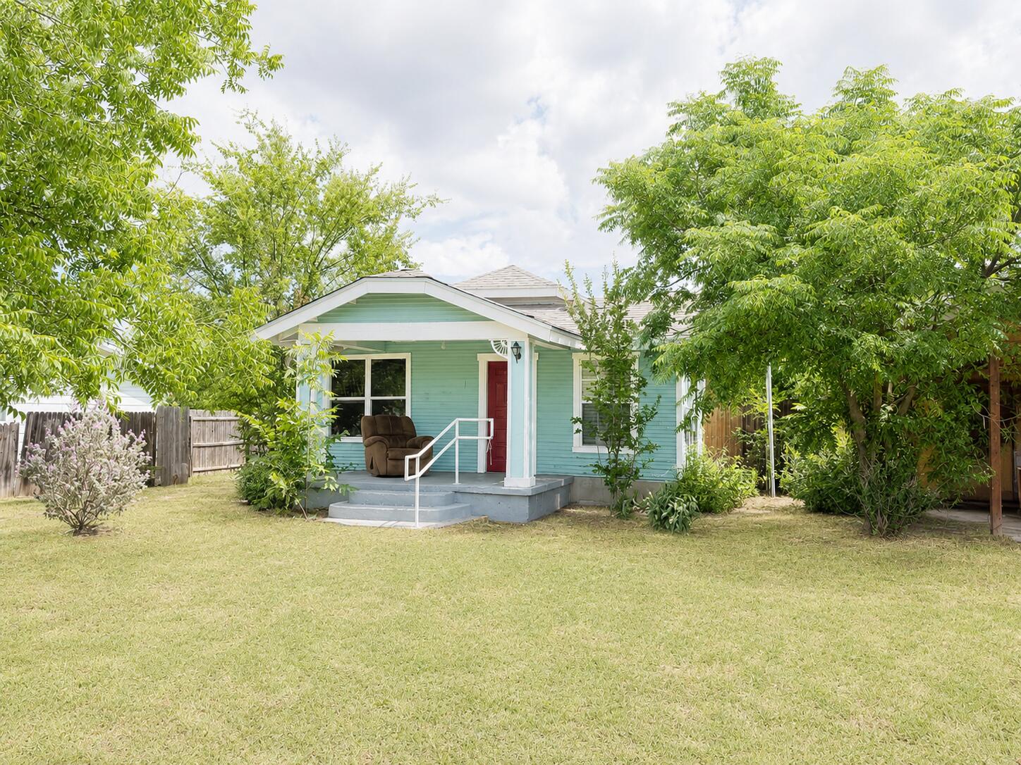 1635 Preusser Street Property Photo 1
