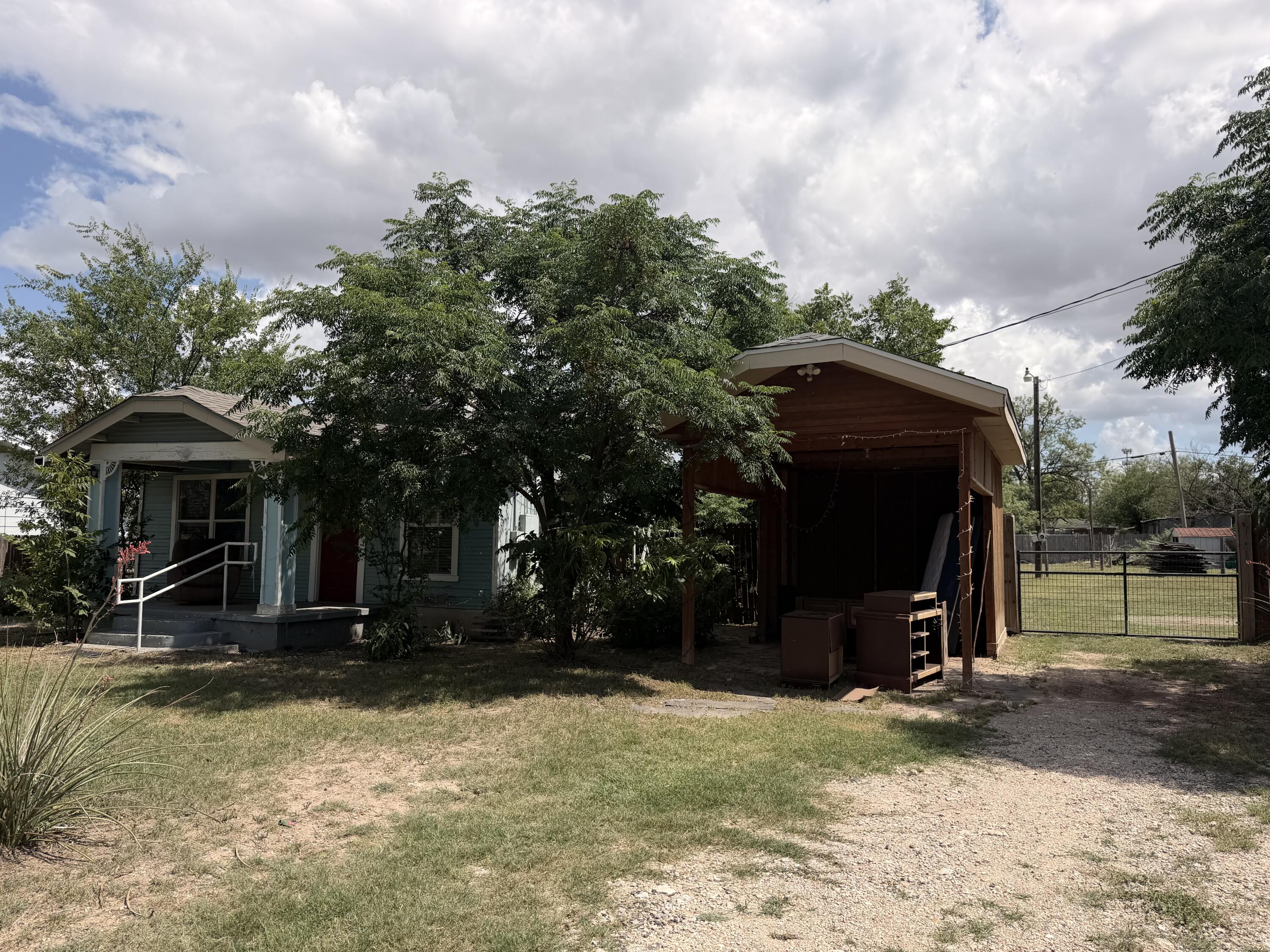 1635 Preusser Street Property Photo 13