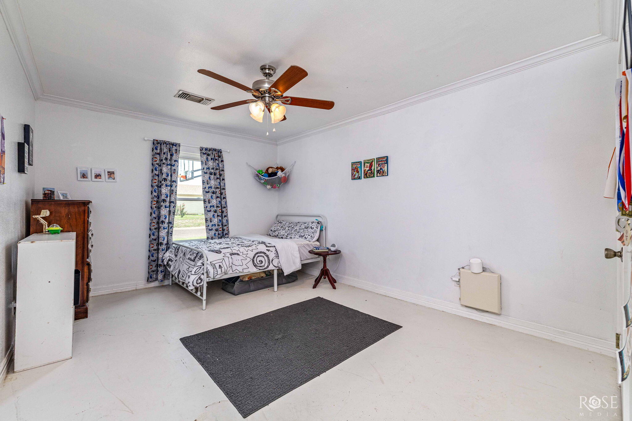 313 E 44th Street Property Photo 16