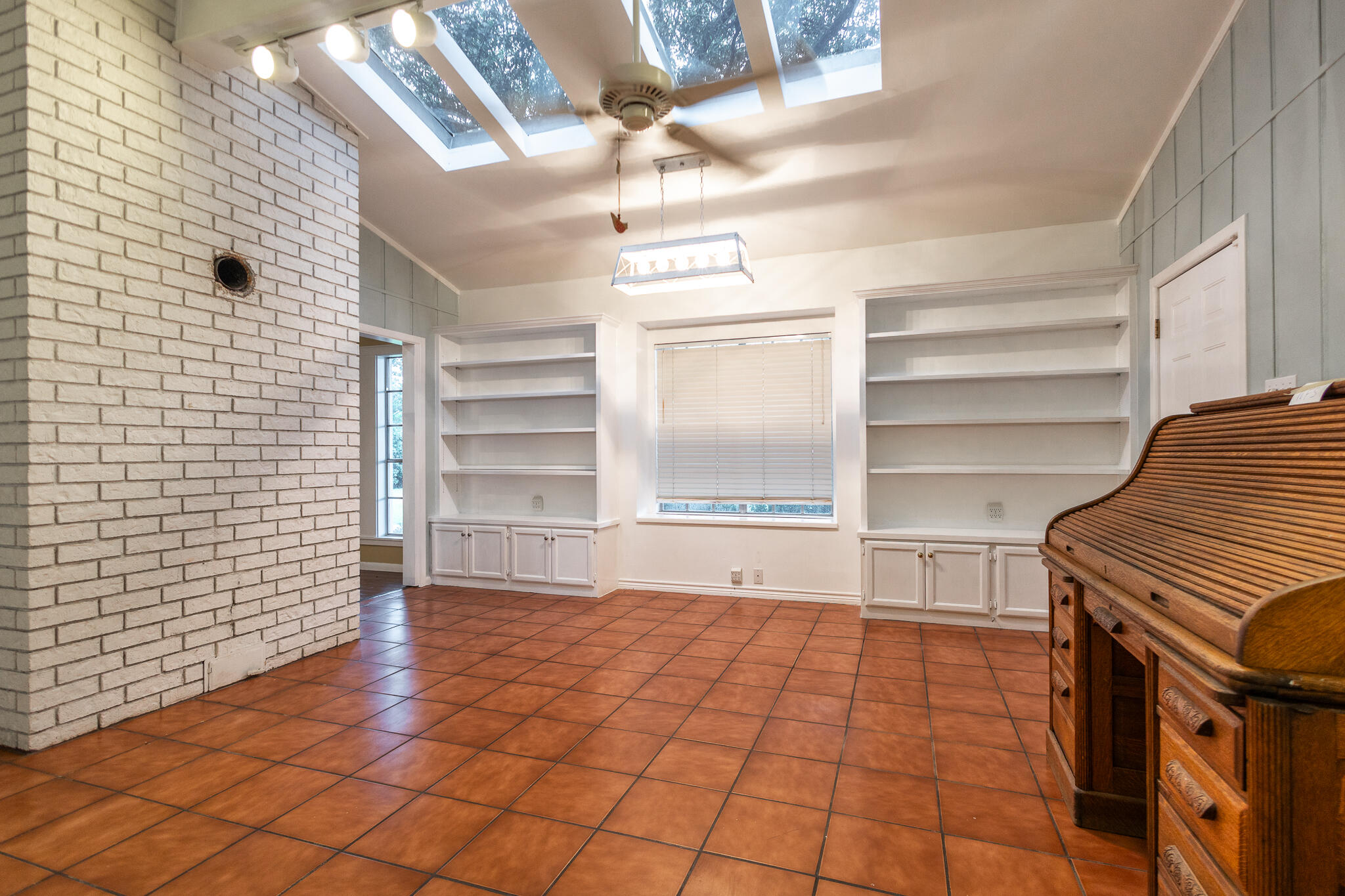 2704 W Twohig Avenue Property Photo 3