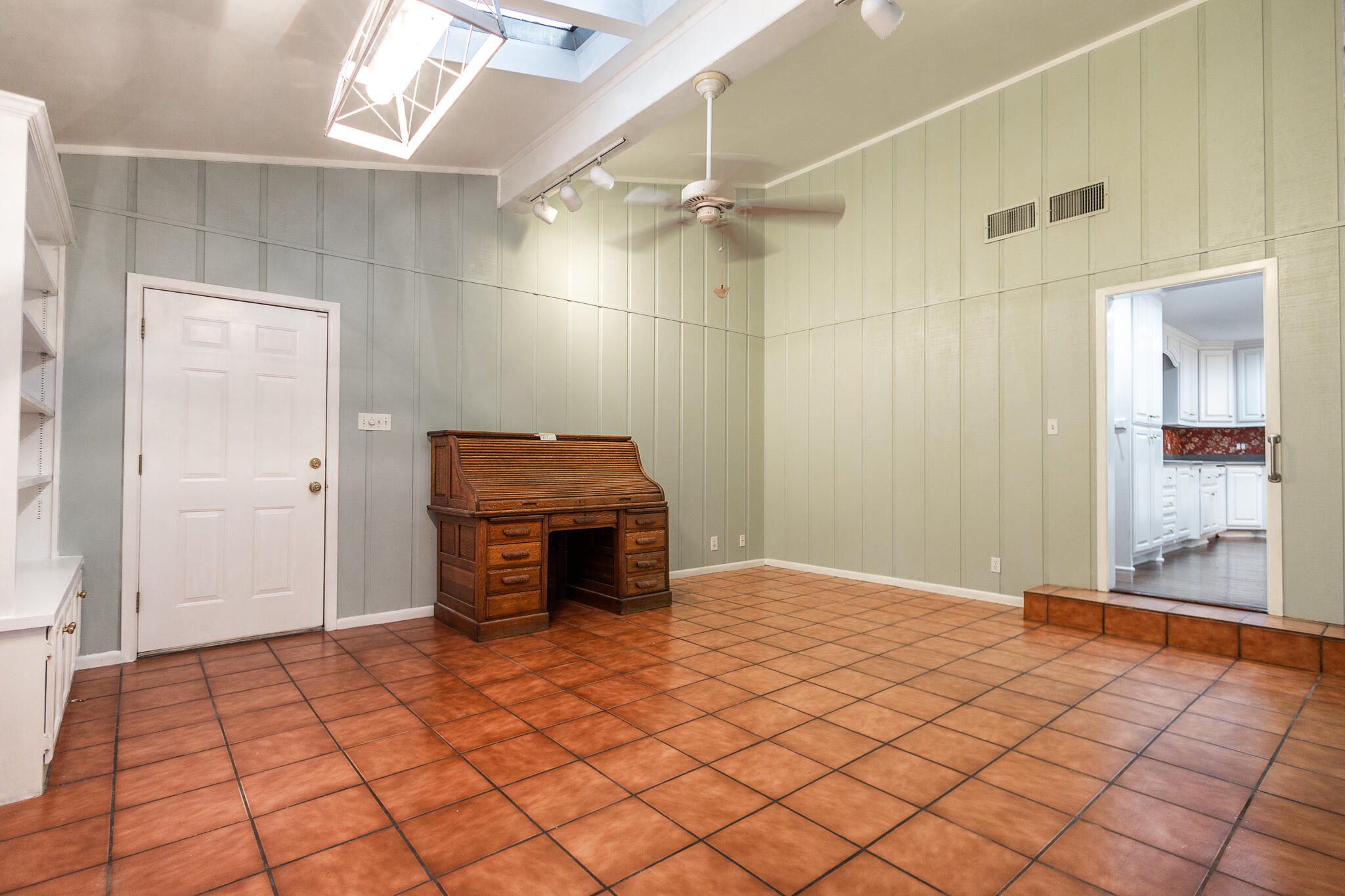2704 W Twohig Avenue Property Photo 5