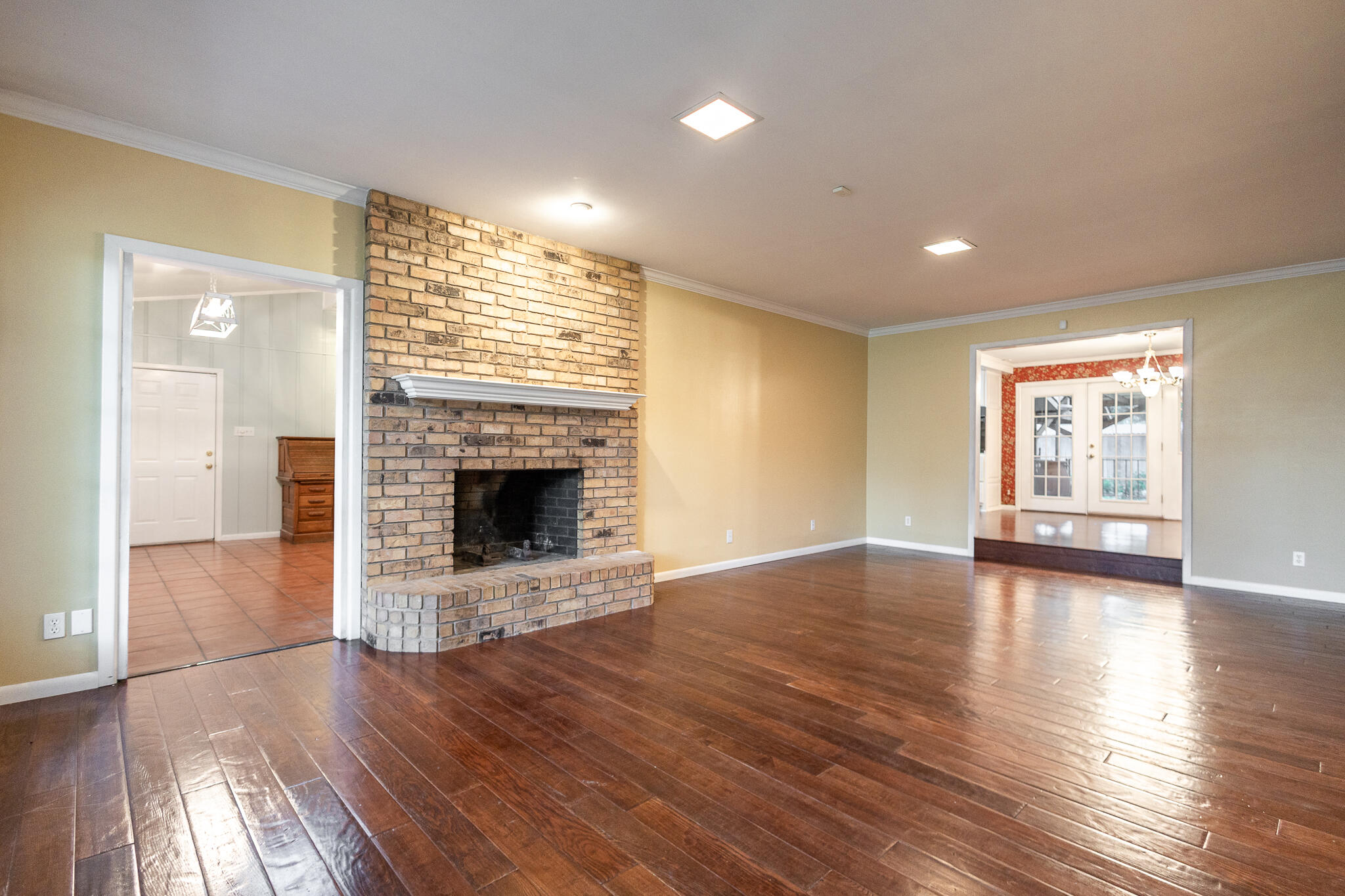 2704 W Twohig Avenue Property Photo 6