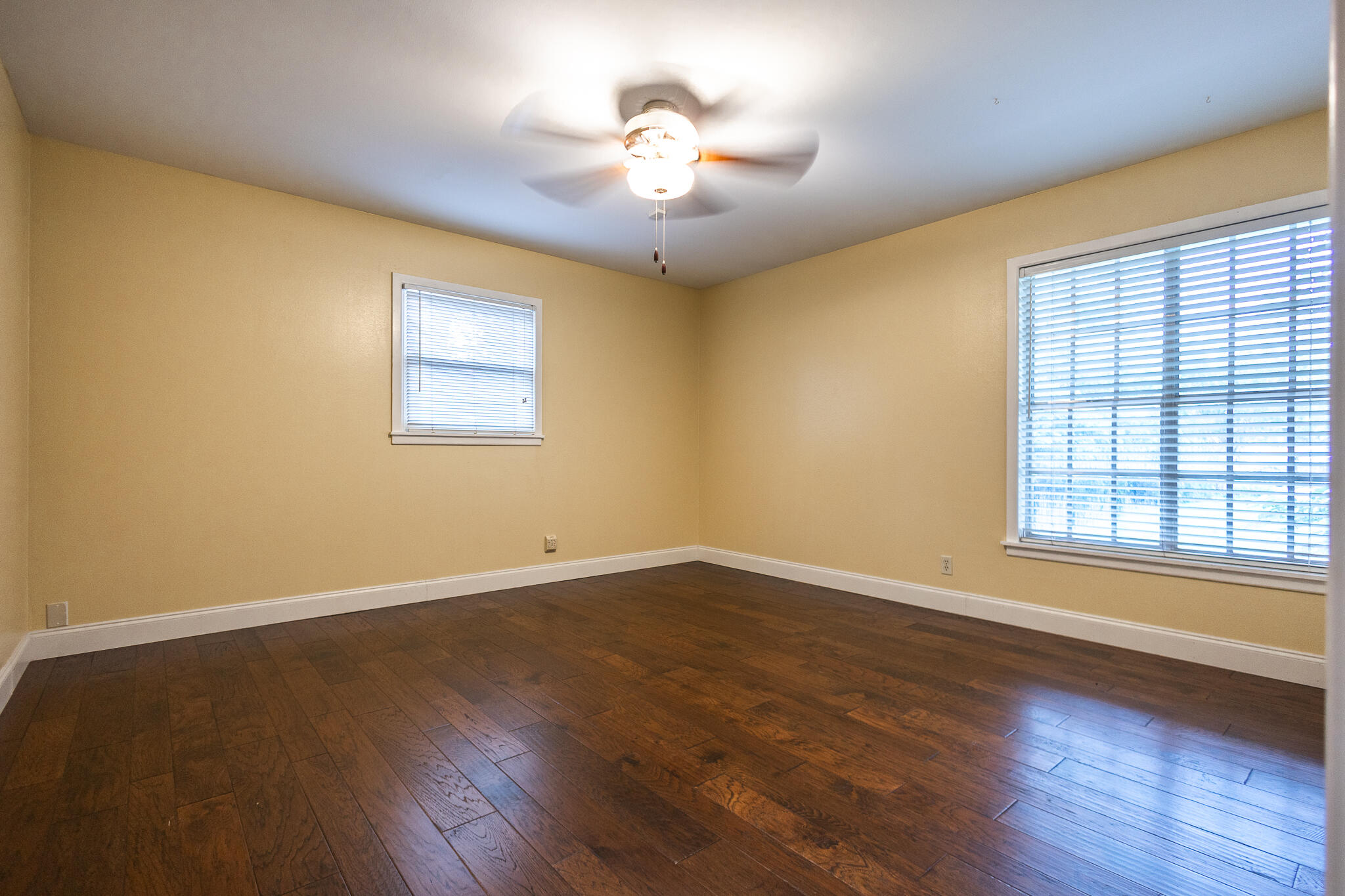 2704 W Twohig Avenue Property Photo 17