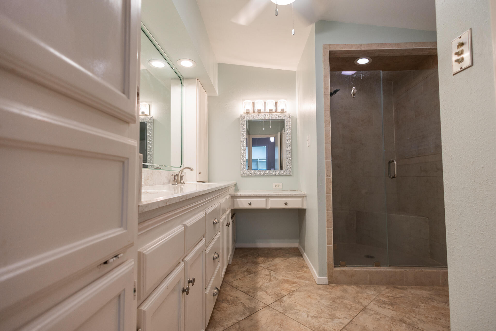 2704 W Twohig Avenue Property Photo 18