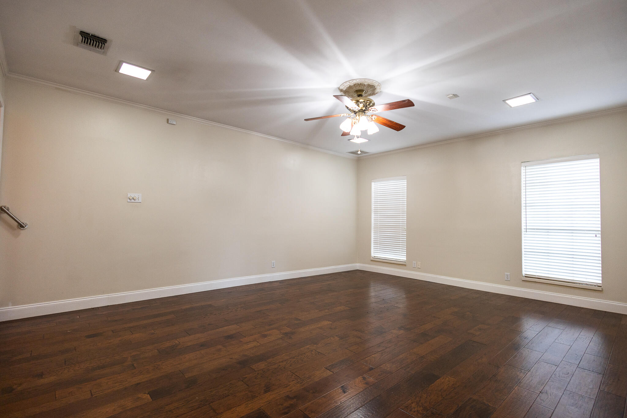2704 W Twohig Avenue Property Photo 20