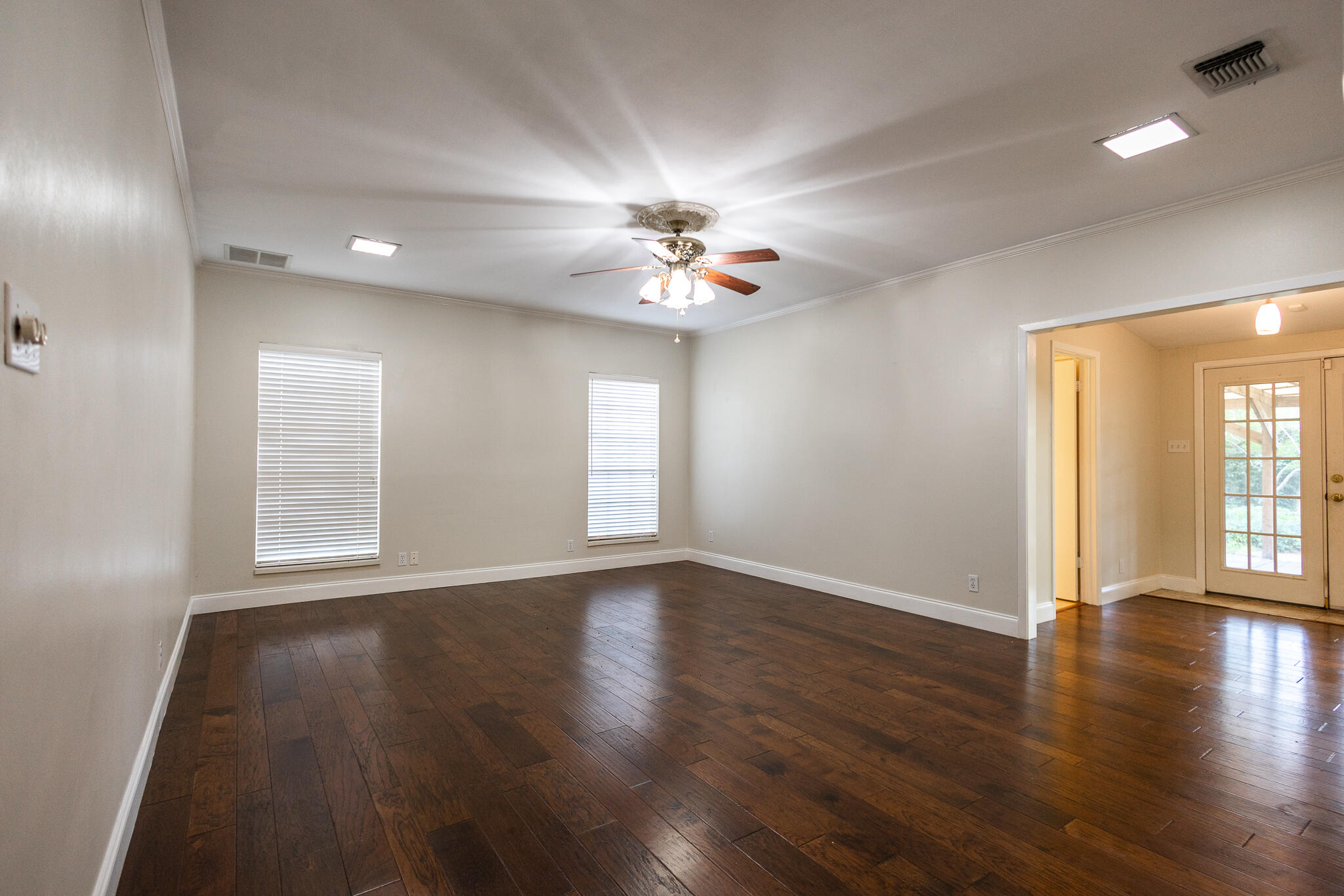 2704 W Twohig Avenue Property Photo 21