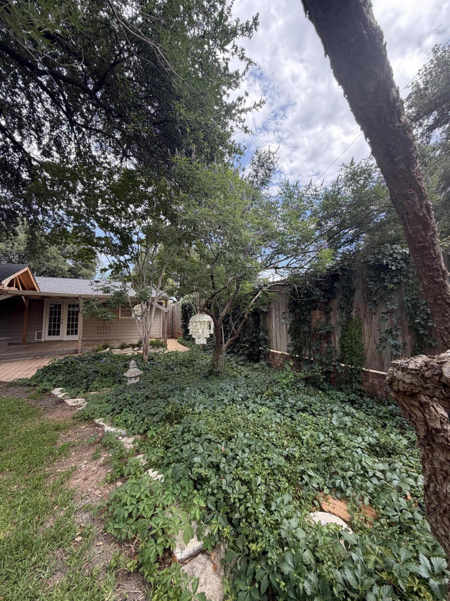 2704 W Twohig Avenue Property Photo 25