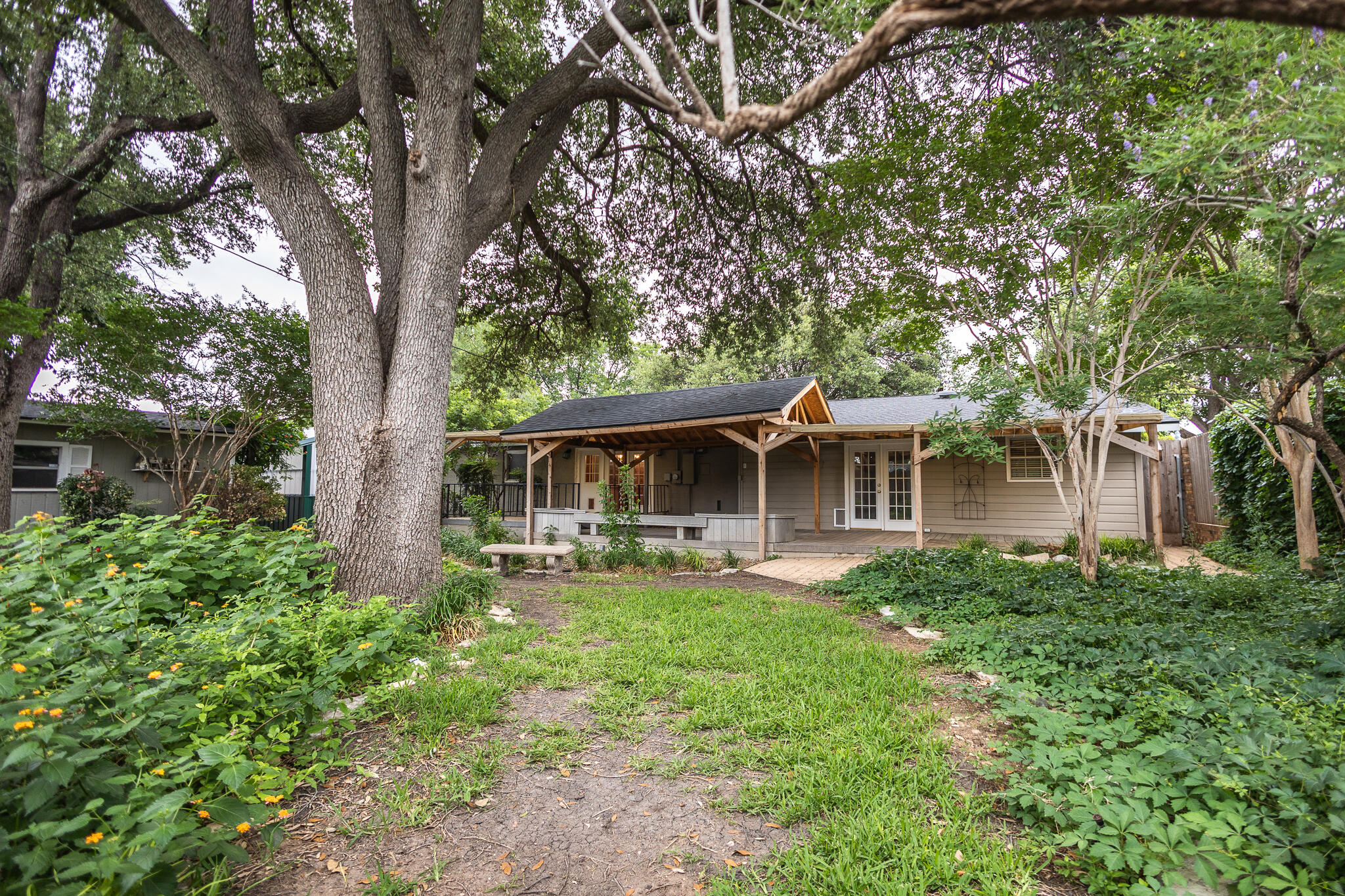 2704 W Twohig Avenue Property Photo 26