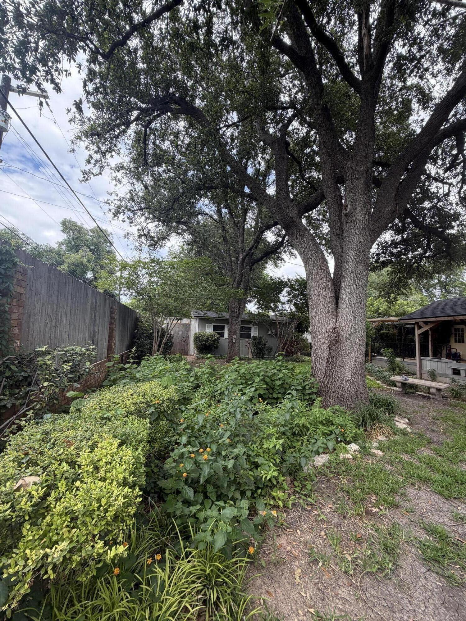 2704 W Twohig Avenue Property Photo 35