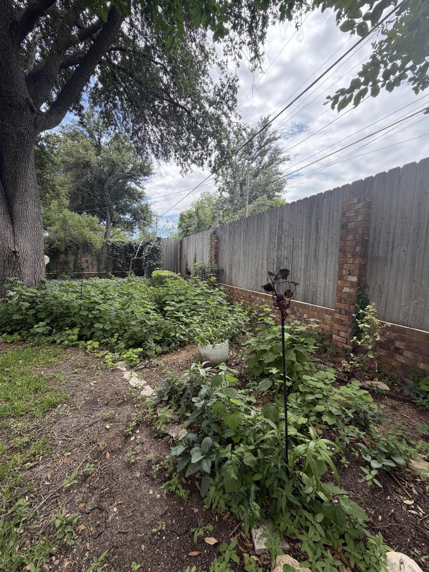 2704 W Twohig Avenue Property Photo 38
