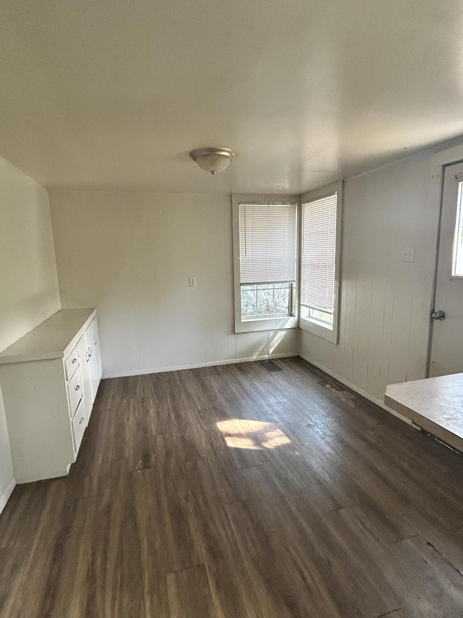 2811 N Irving Street Property Photo 4