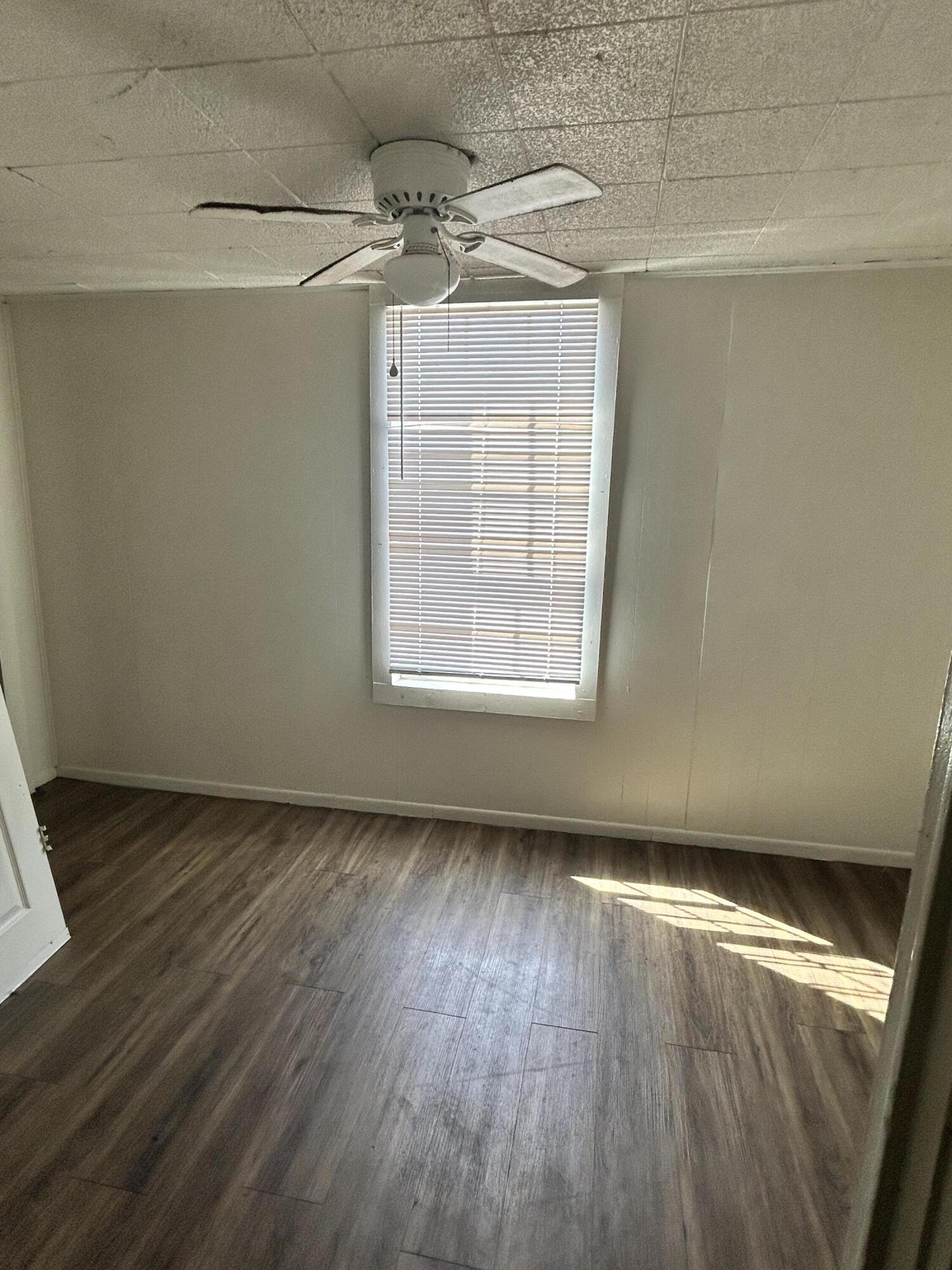 2811 N Irving Street Property Photo 8