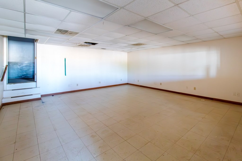 620 S Bell Street Property Photo 8