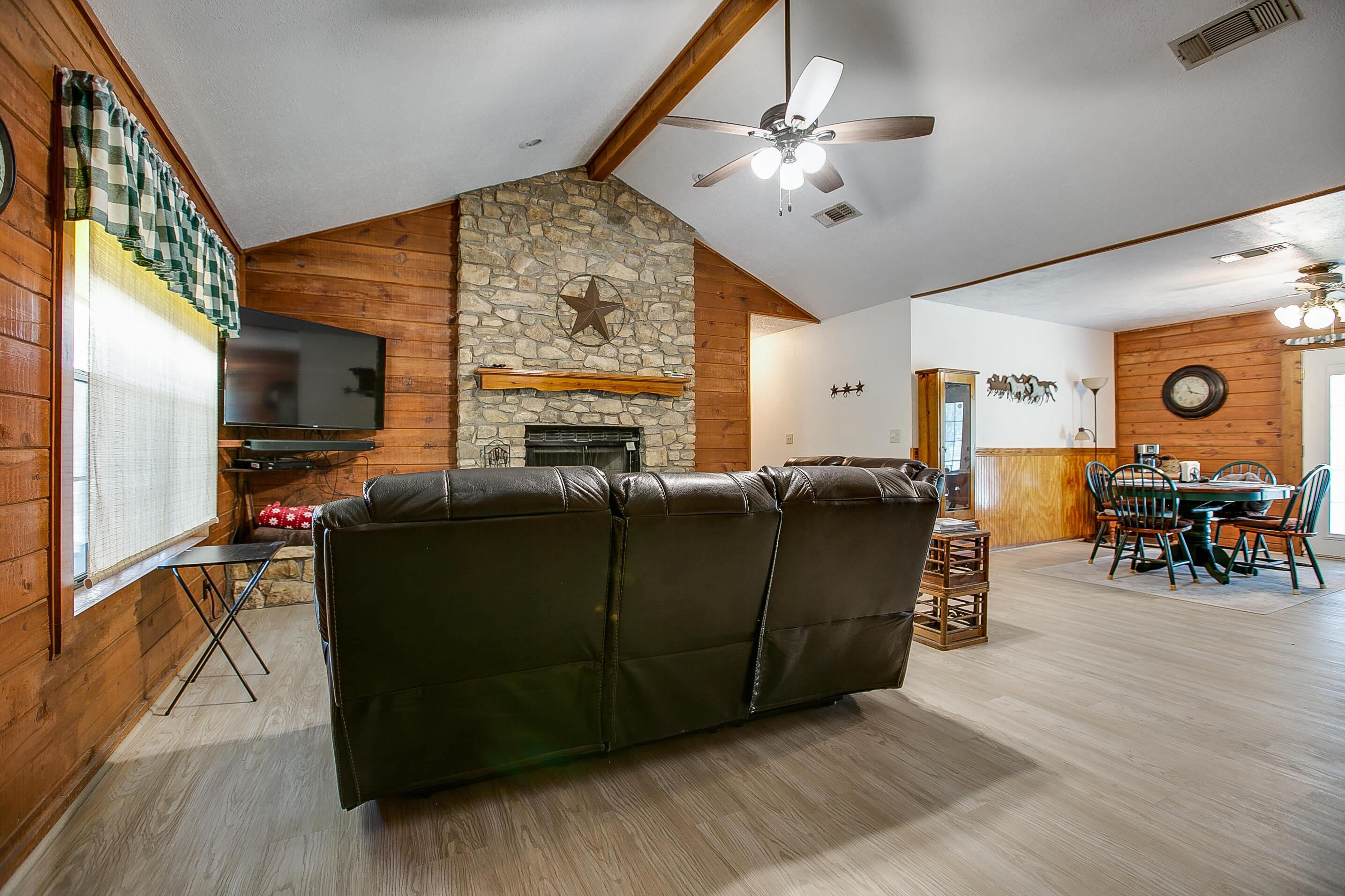 16101 Fitzgerald Drive Property Photo 4