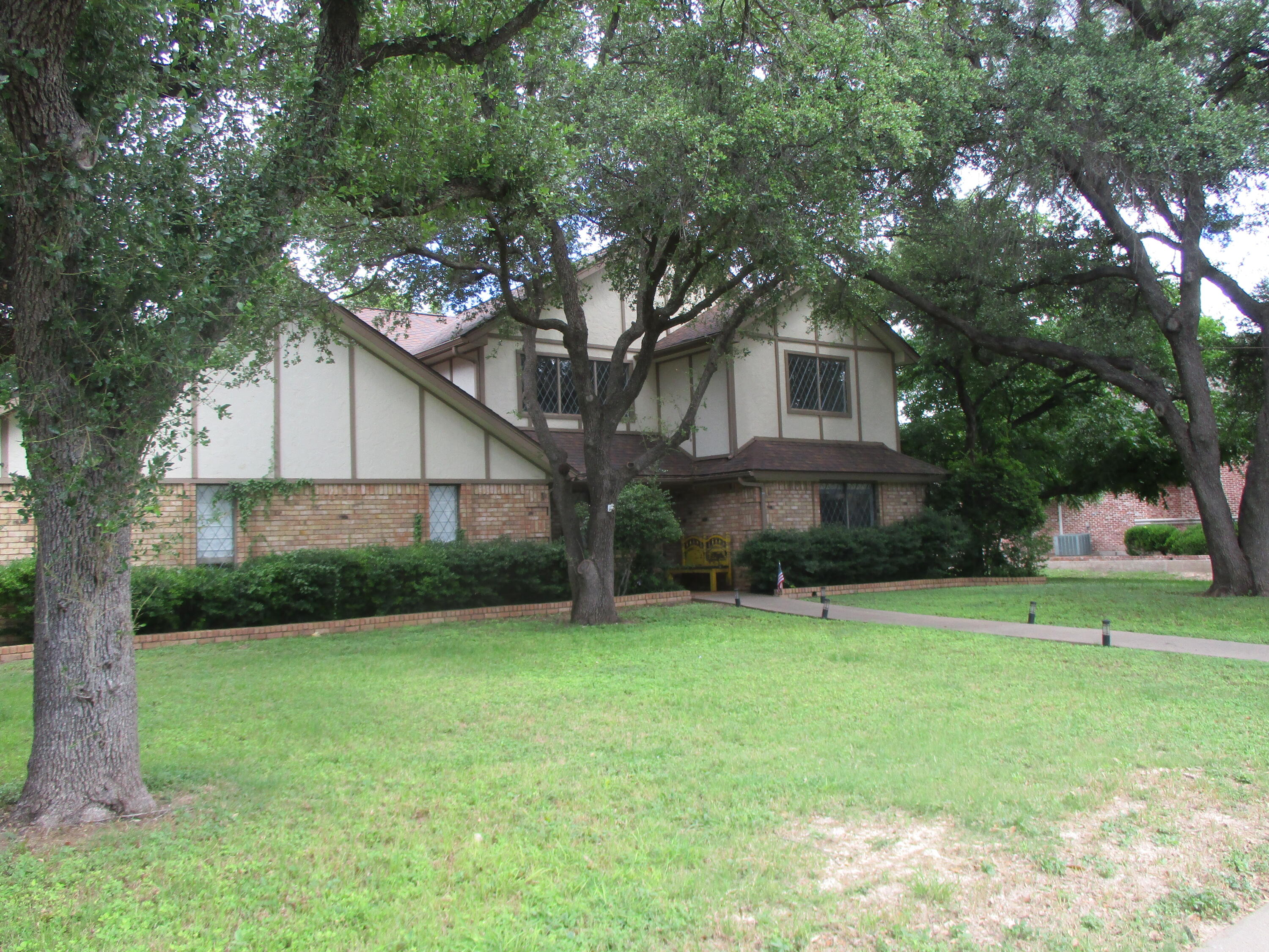 5418 Bentwood Drive Property Photo 1