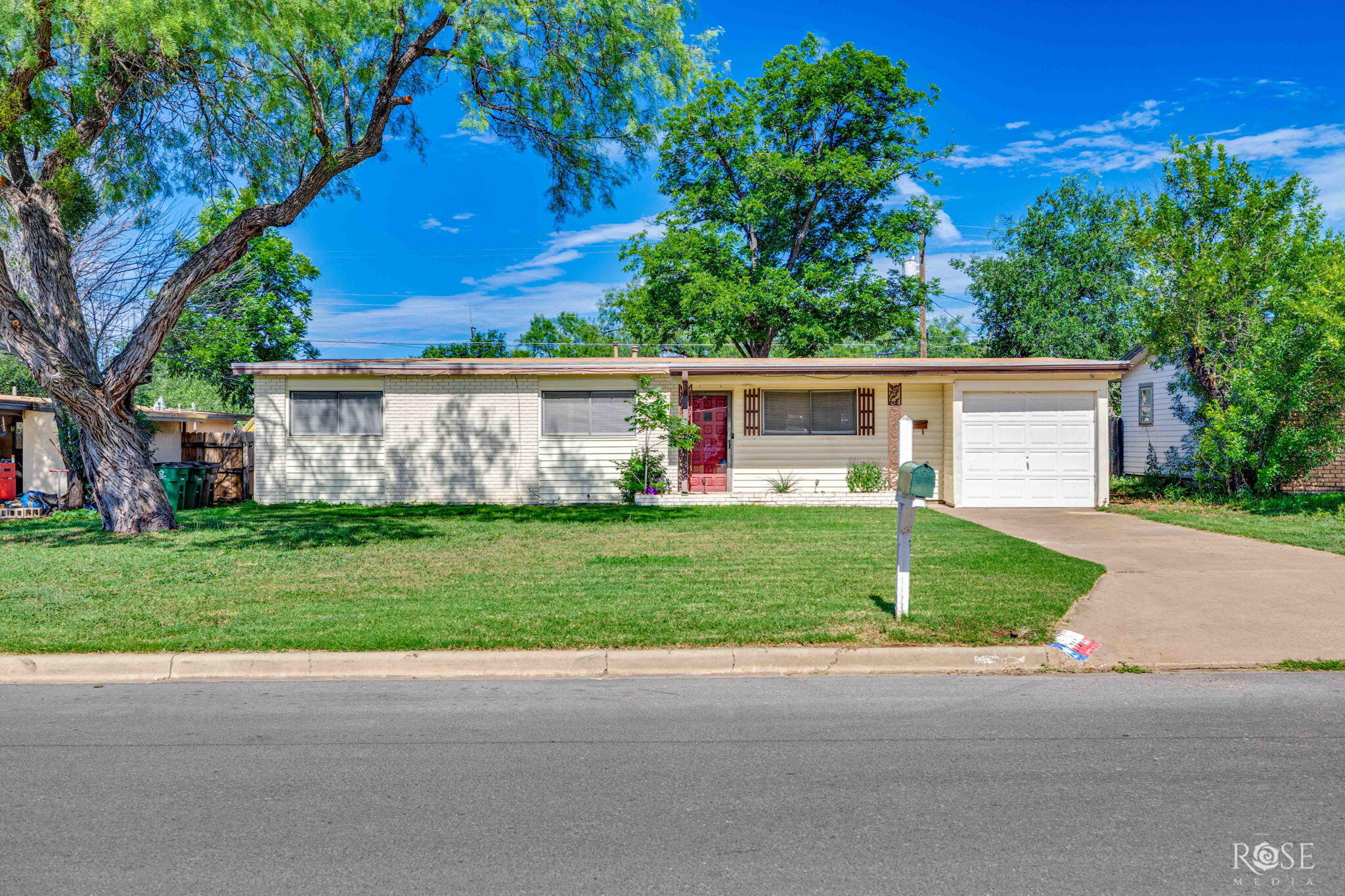 2105 S A & M Avenue Property Photo 1