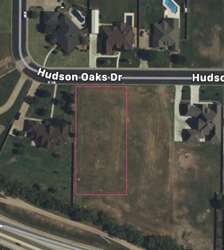 1725 Hudson Oaks Drive Property Photo 2