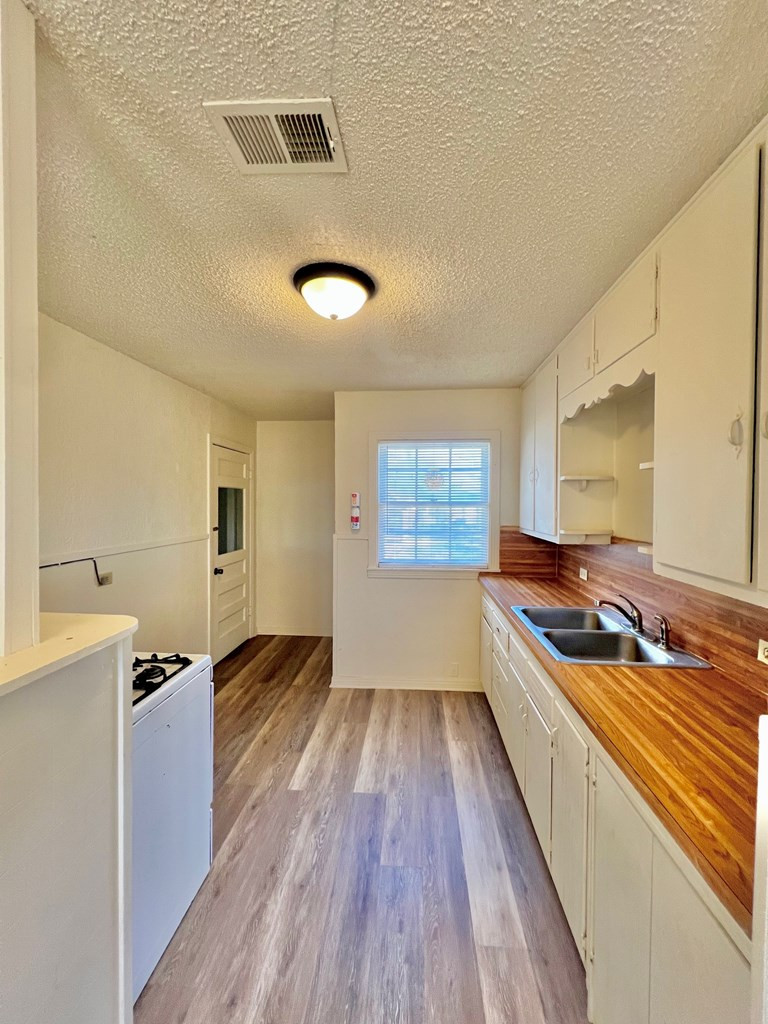 1102 Ardmore Street Property Photo 4