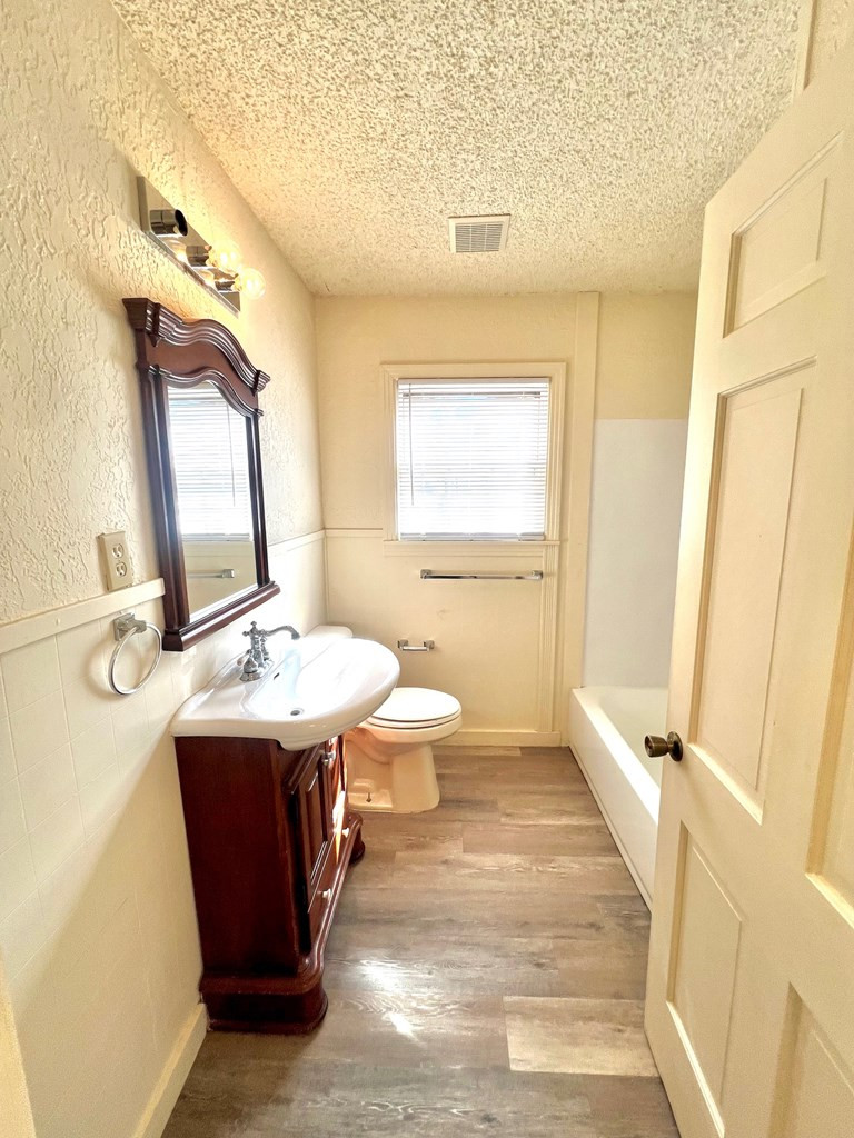 1102 Ardmore Street Property Photo 8