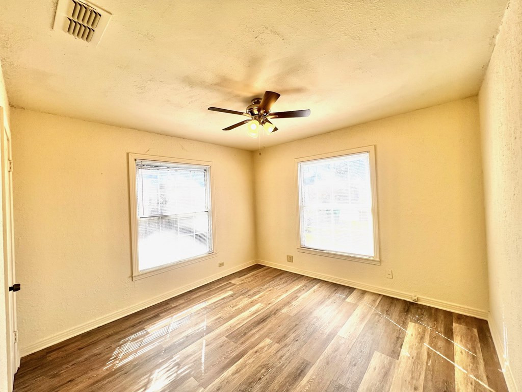1102 Ardmore Street Property Photo 9