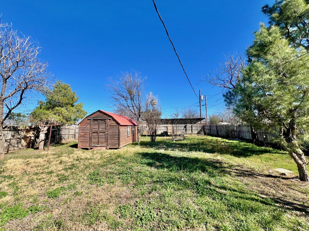 1102 Ardmore Street Property Photo 12