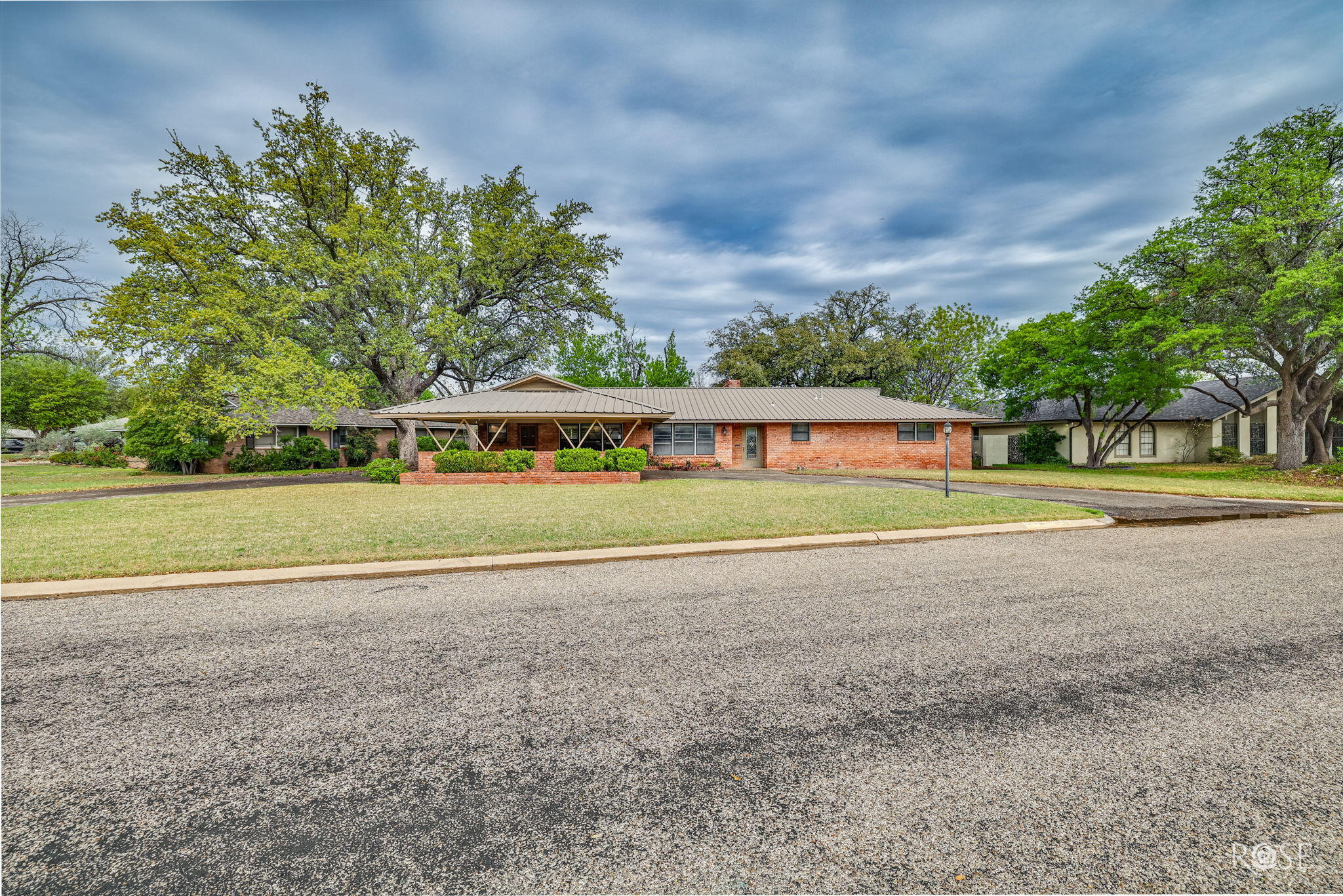 2504 Douglas Drive Property Photo 2
