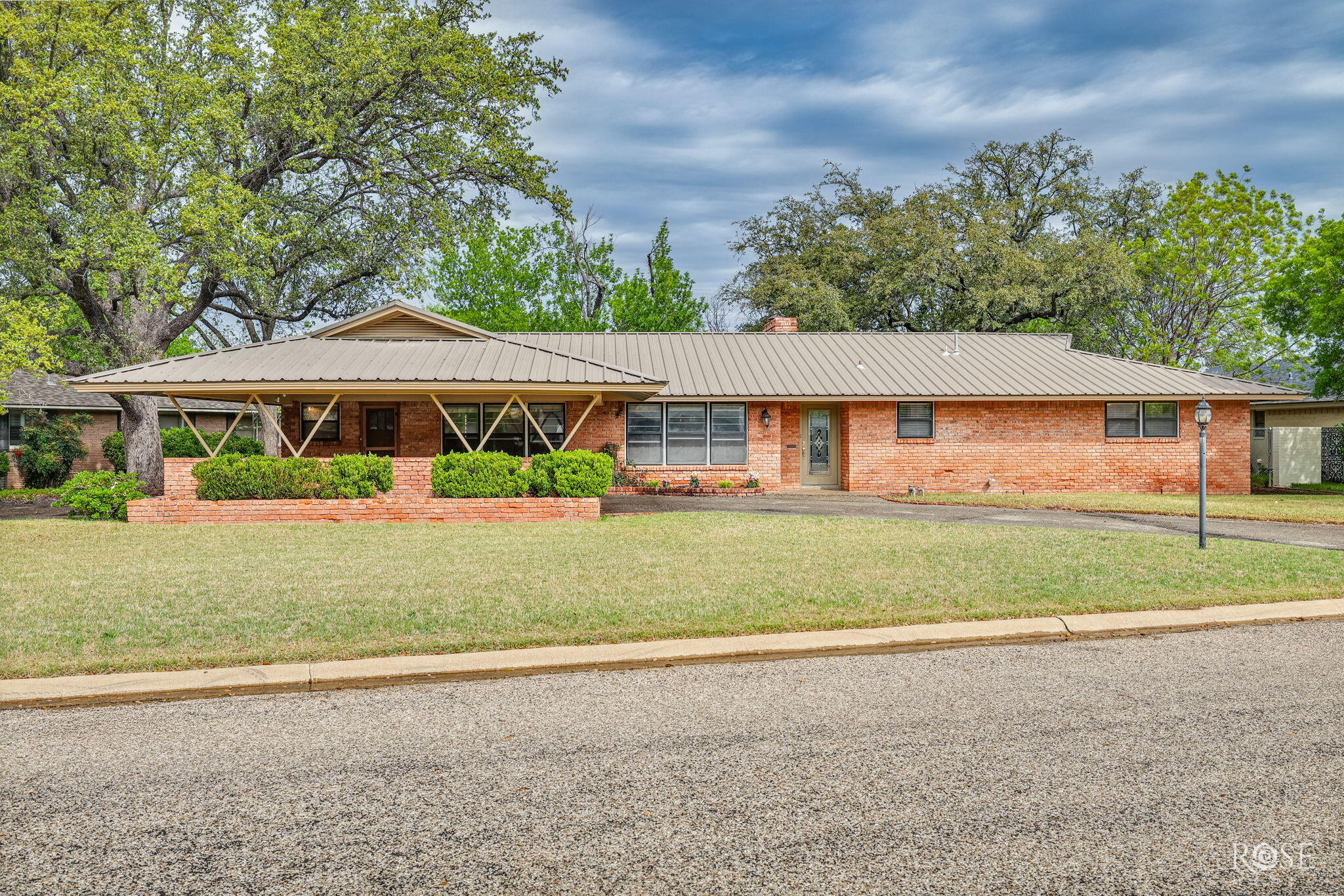 2504 Douglas Drive Property Photo 2