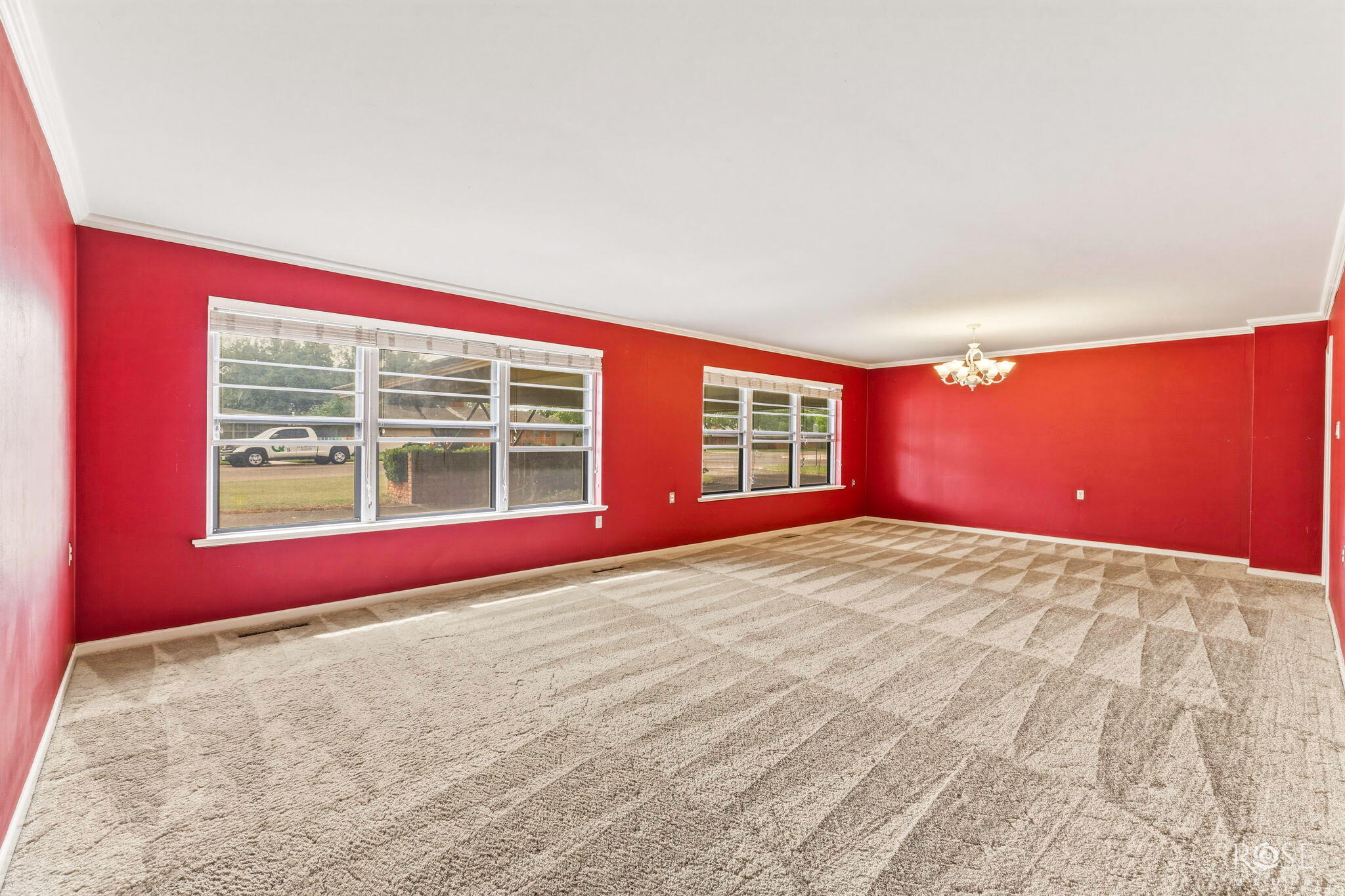 2504 Douglas Drive Property Photo 5