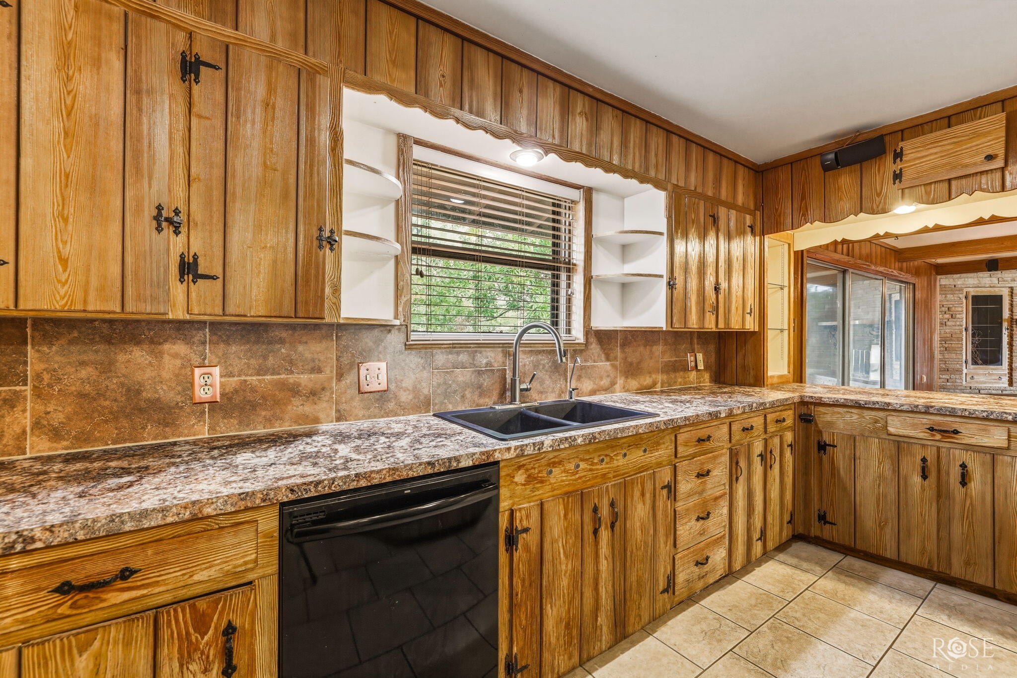 2504 Douglas Drive Property Photo 11
