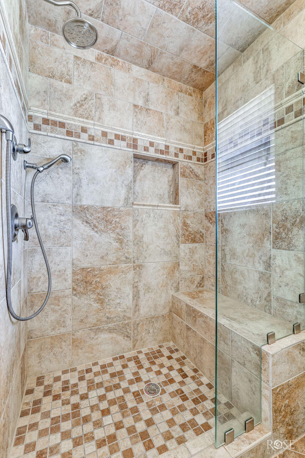 2504 Douglas Drive Property Photo 21
