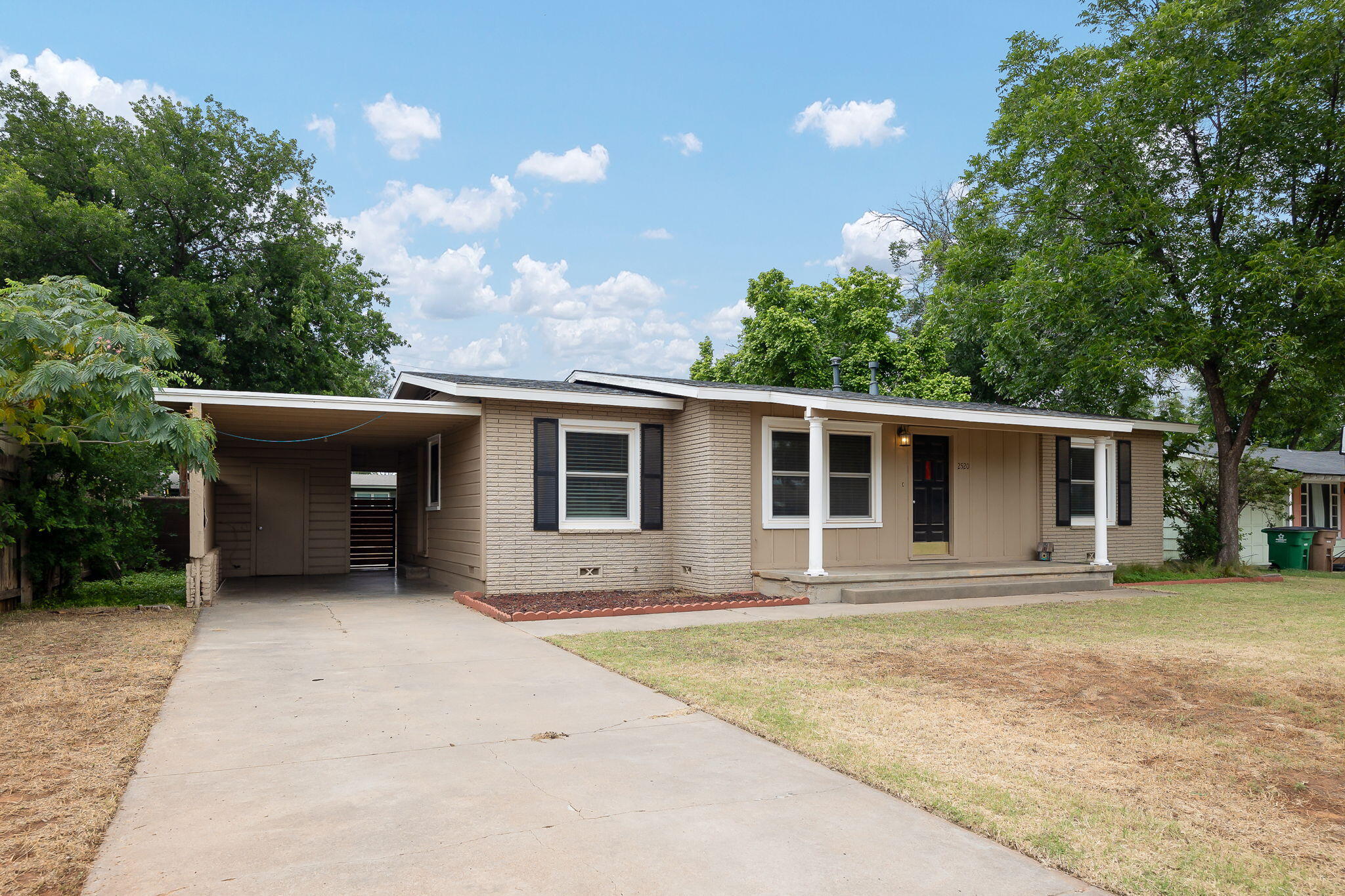 2520 Yale Avenue Property Photo 3