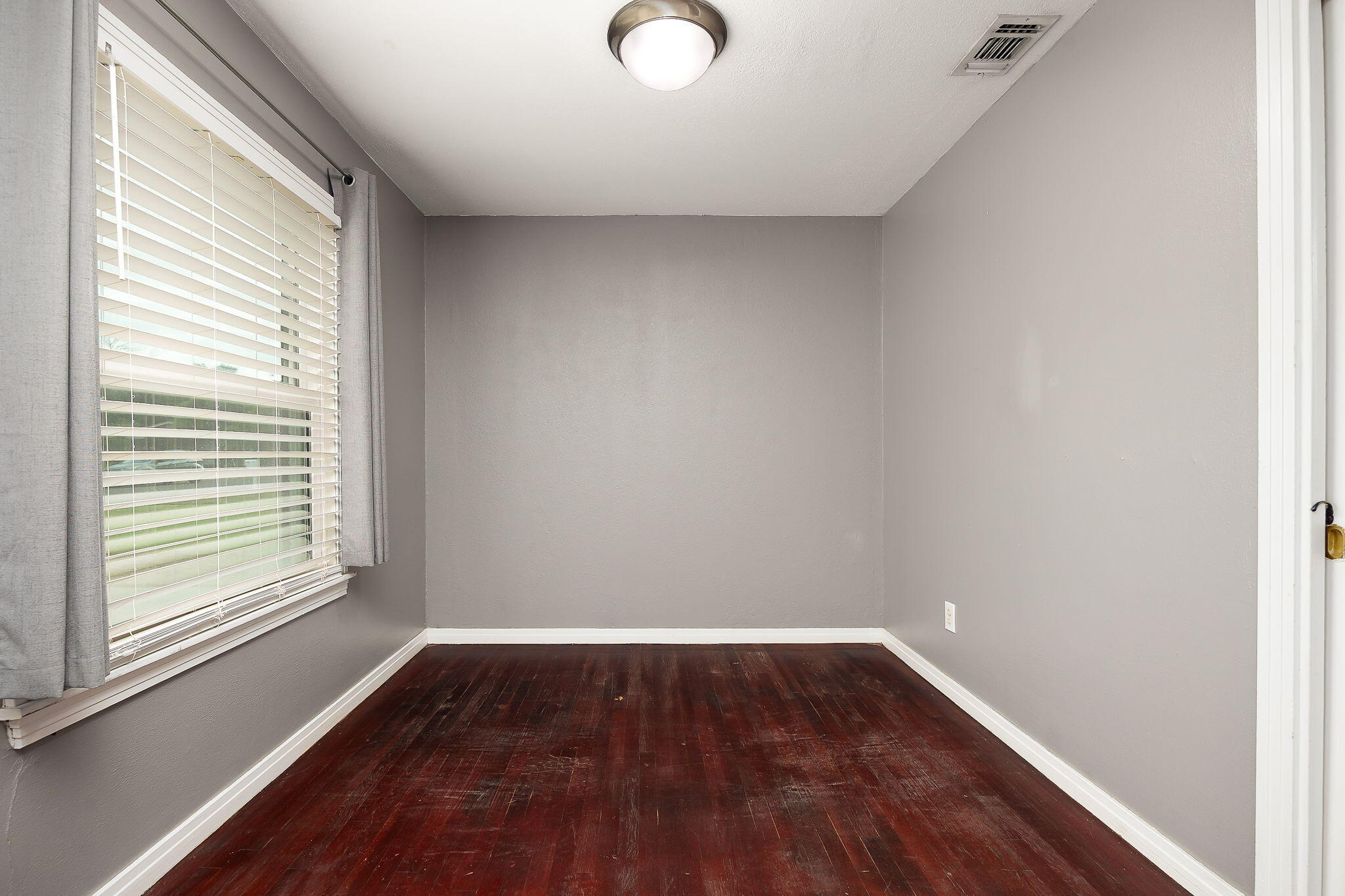 2520 Yale Avenue Property Photo 7