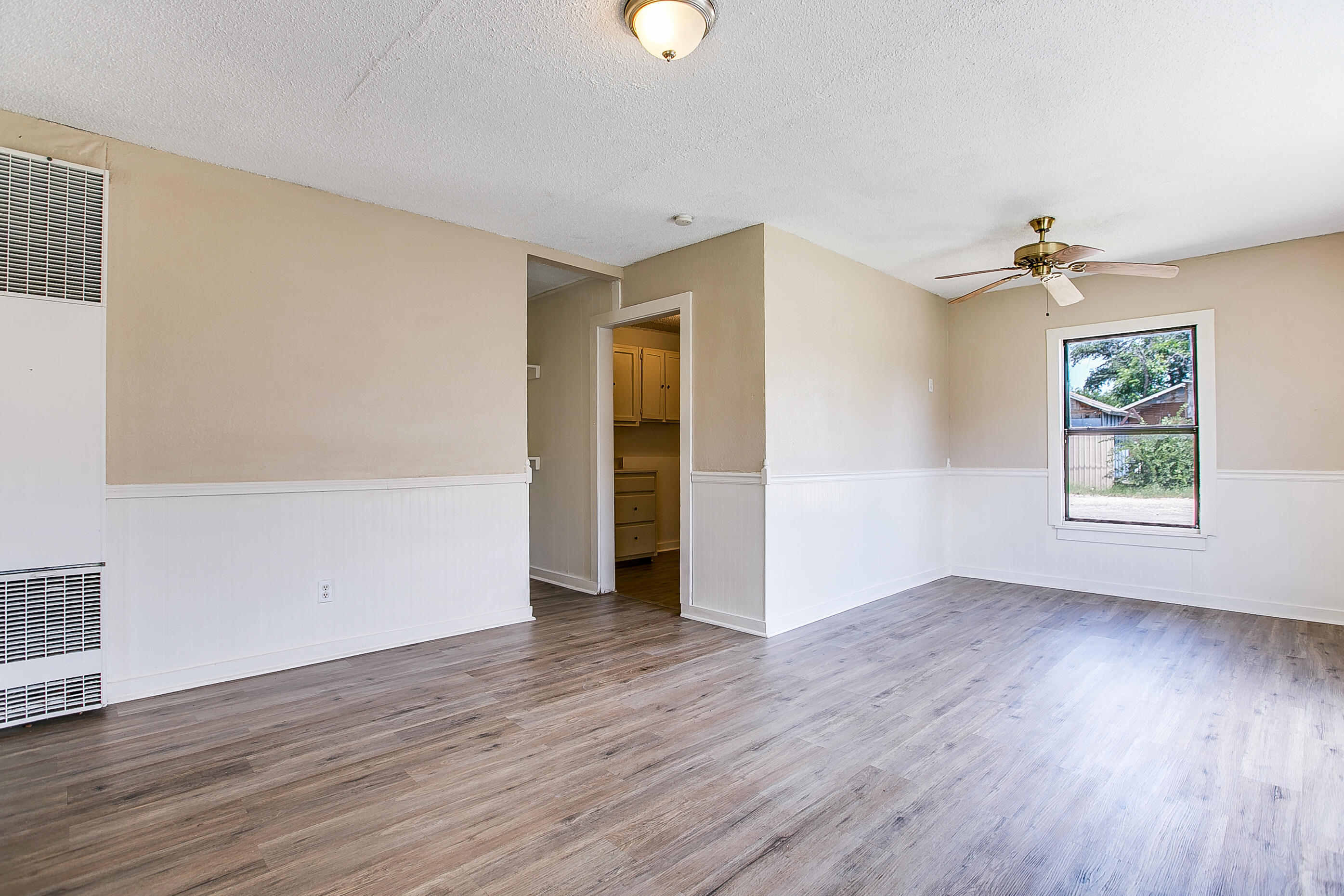 132 E 11th Street Property Photo 2