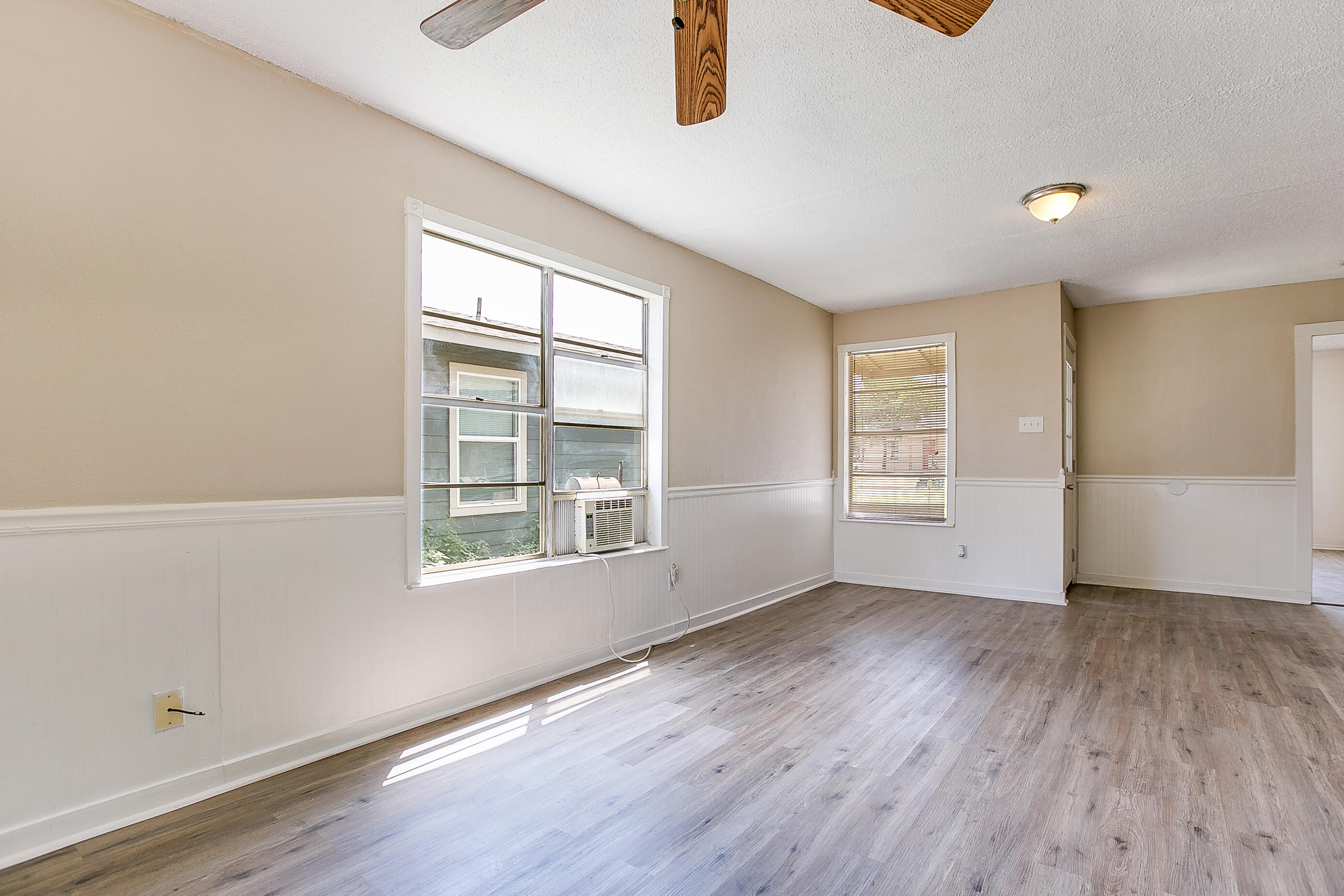 132 E 11th Street Property Photo 4
