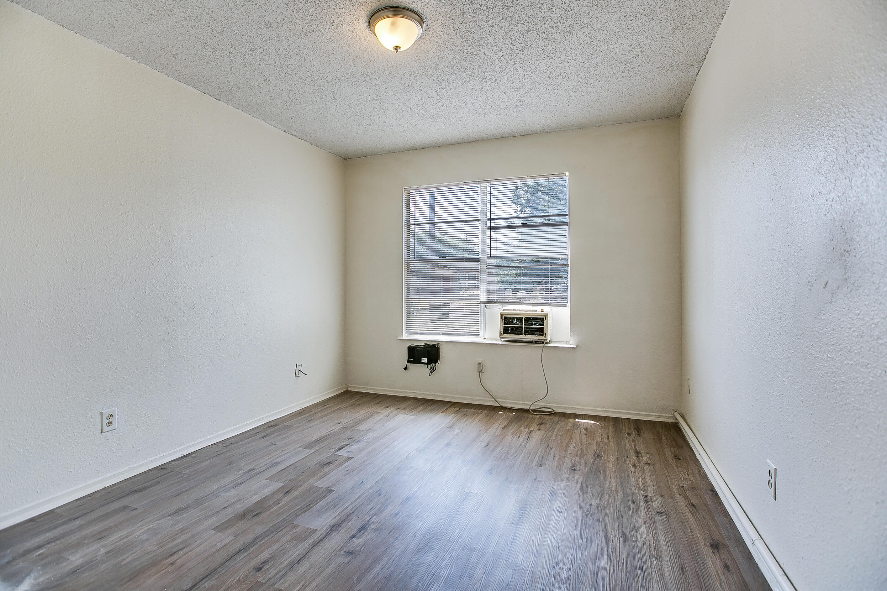 132 E 11th Street Property Photo 7