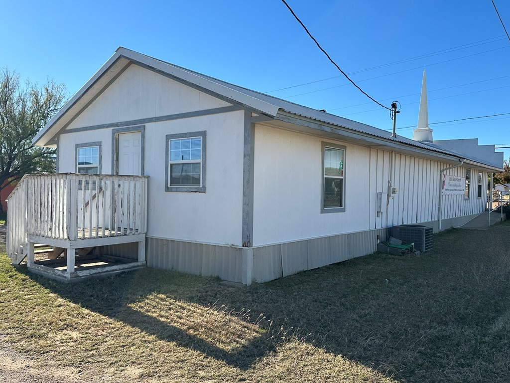 824 Austin Street Property Photo 8