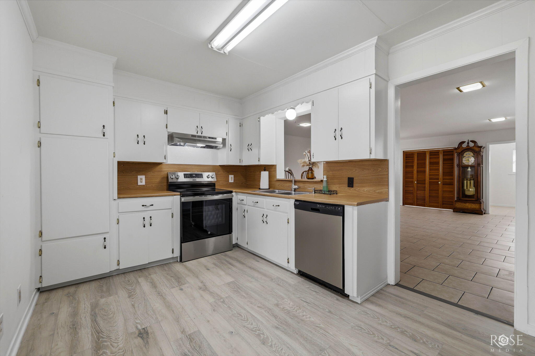 403 Angelo Boulevard Property Photo 8