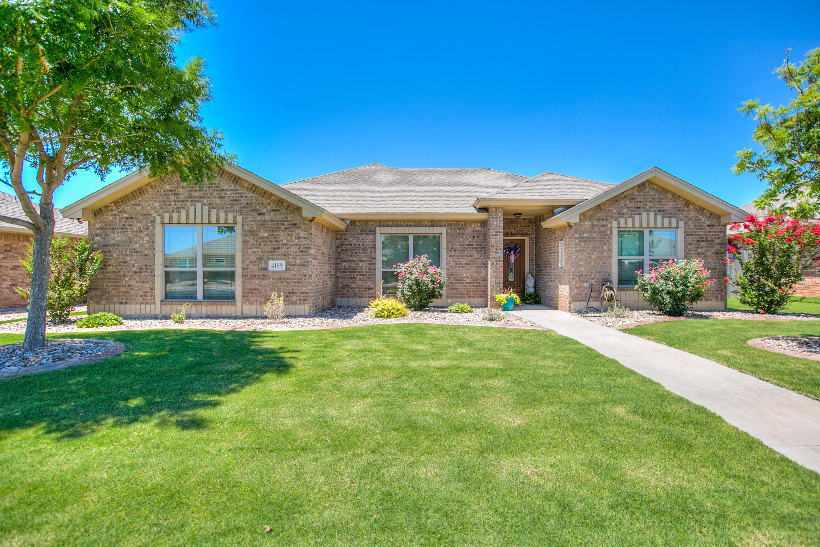 4189 Huntleigh Drive Property Photo 1
